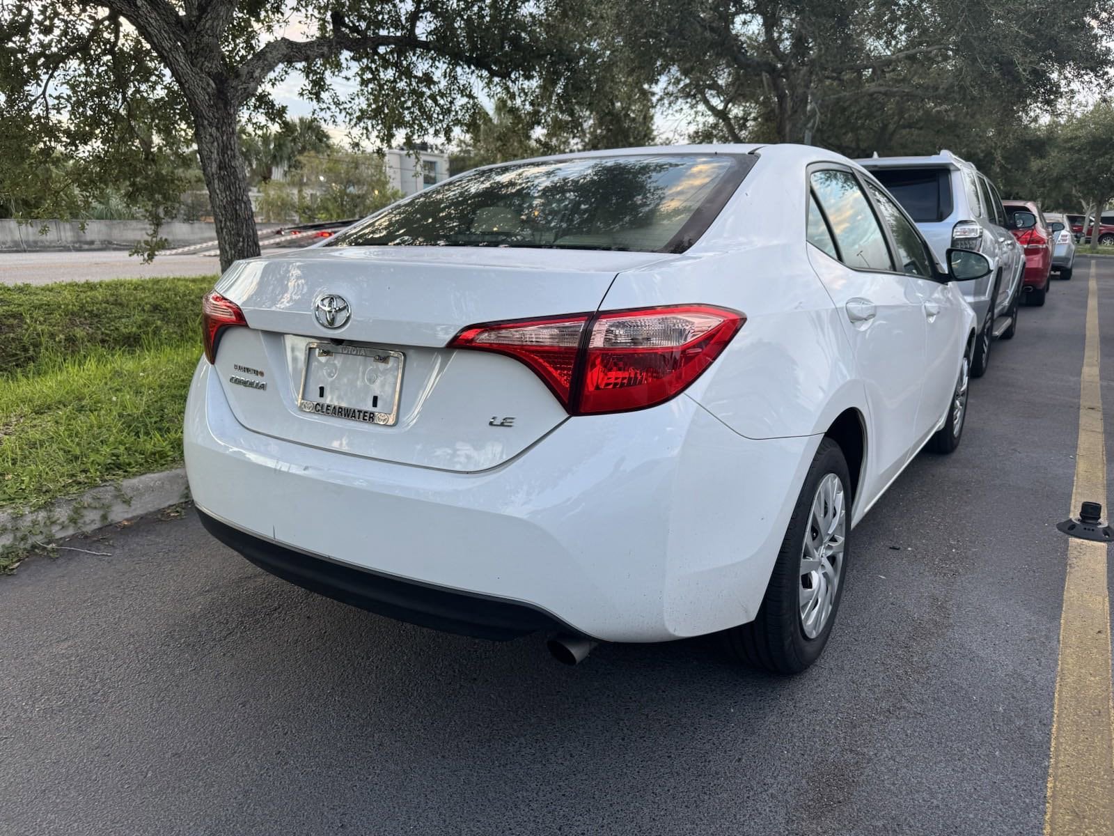 Used 2018 Toyota Corolla LE with VIN 5YFBURHE2JP834411 for sale in Clearwater, FL