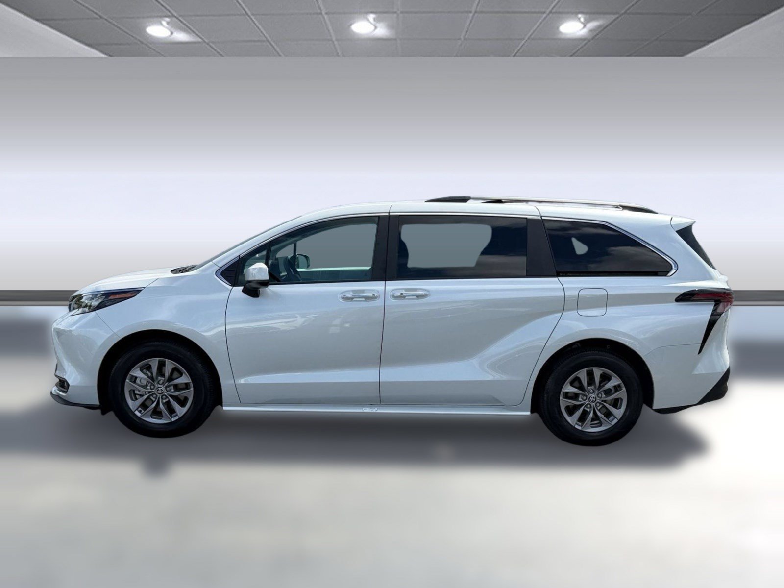 Used 2026 Toyota Sienna XLE (XLE FWD 8-Passenger (Natl)) Van Passenger Van