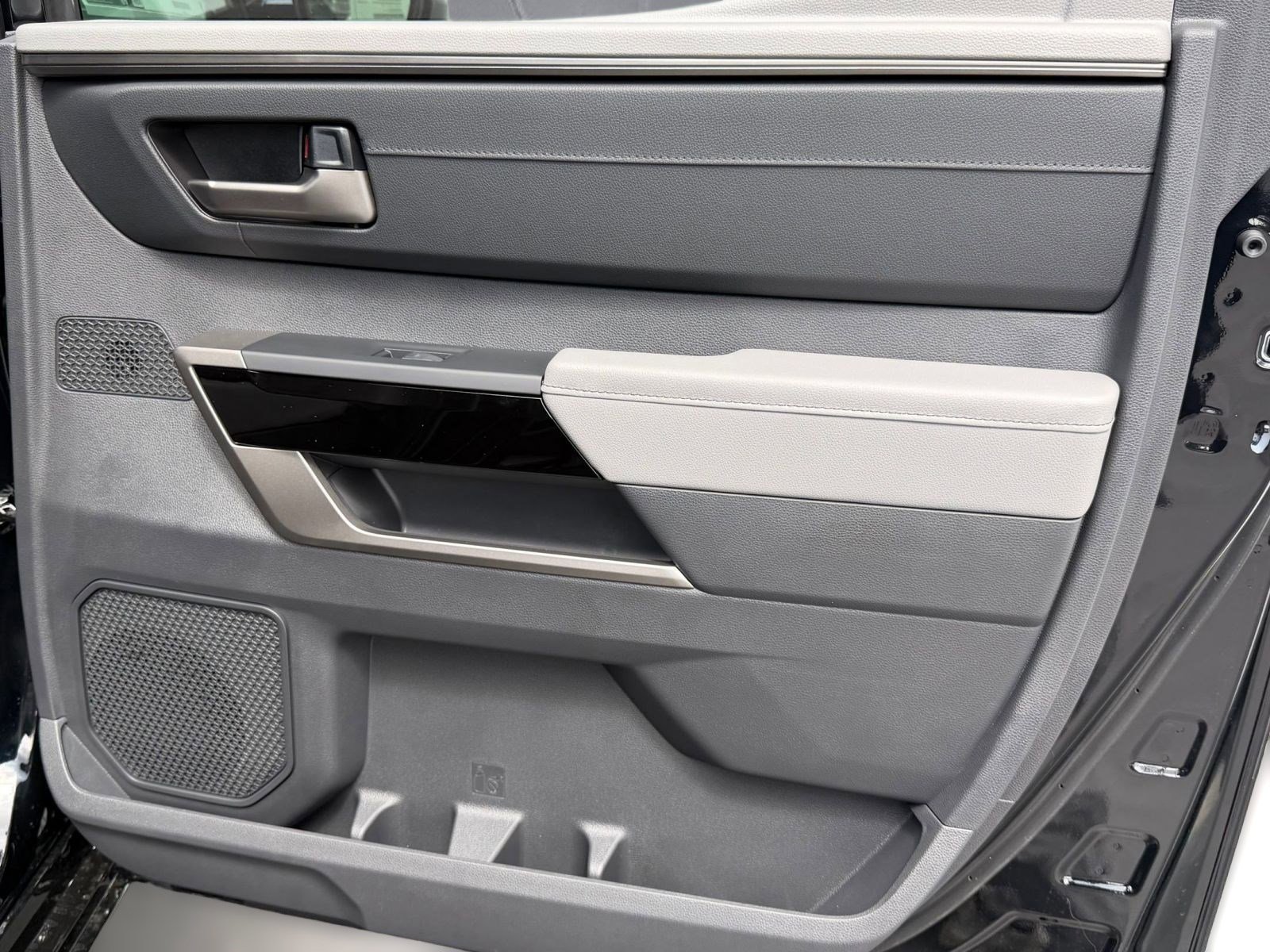 2026 Toyota Tundra Limited - Photo 21