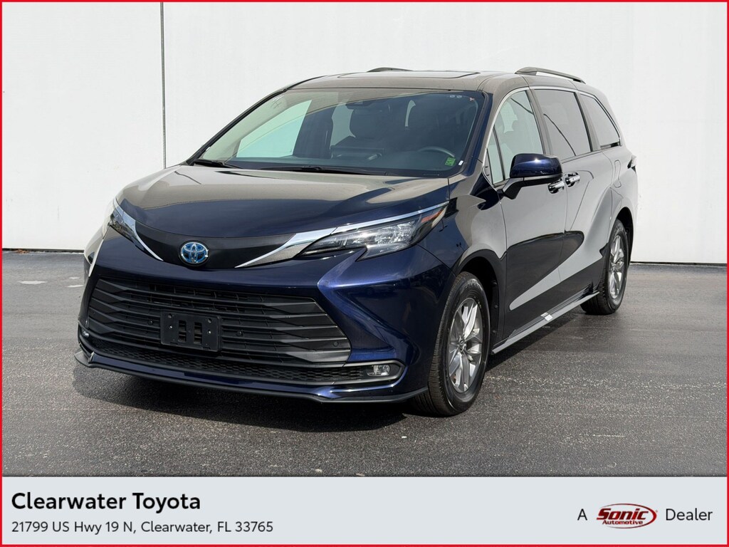 Used 2025 Toyota Sienna Sienna XLE (XLE FWD 8-Passenger (Natl)) Van Passenger Van
