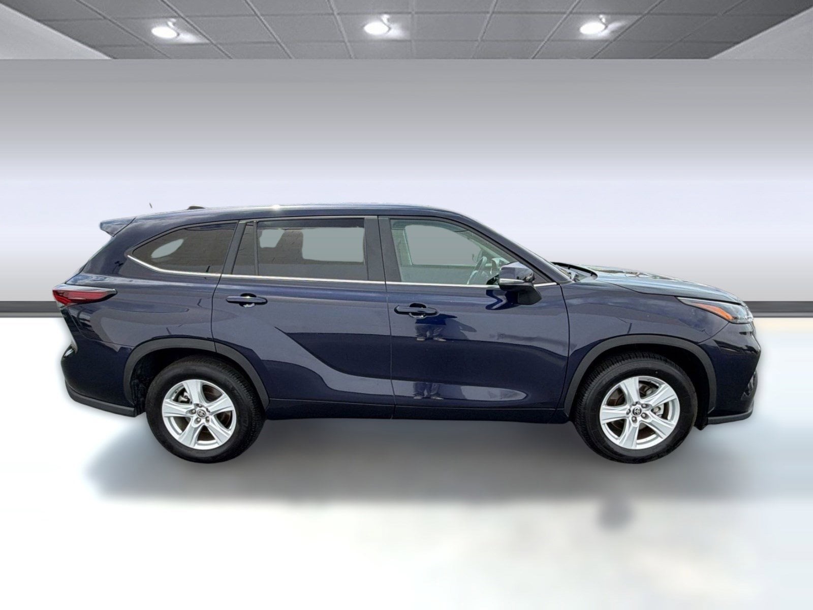 2025 Toyota Highlander LE - Photo 8