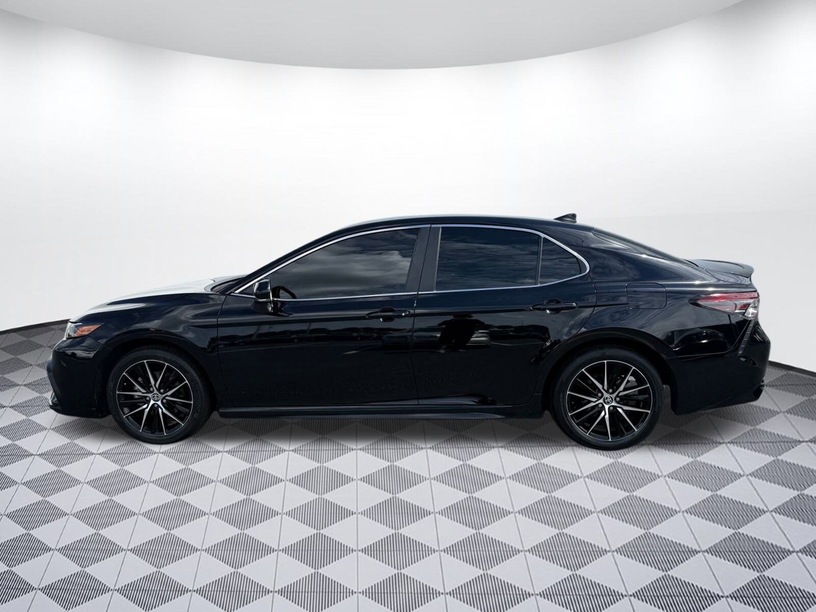 2024 Toyota Camry SE photo 2