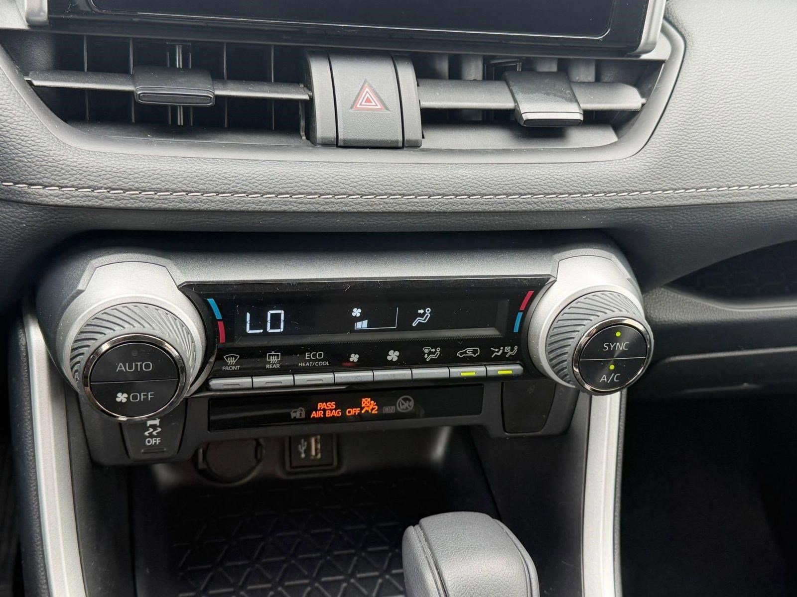 2025 Toyota RAV4 LE - Photo 24