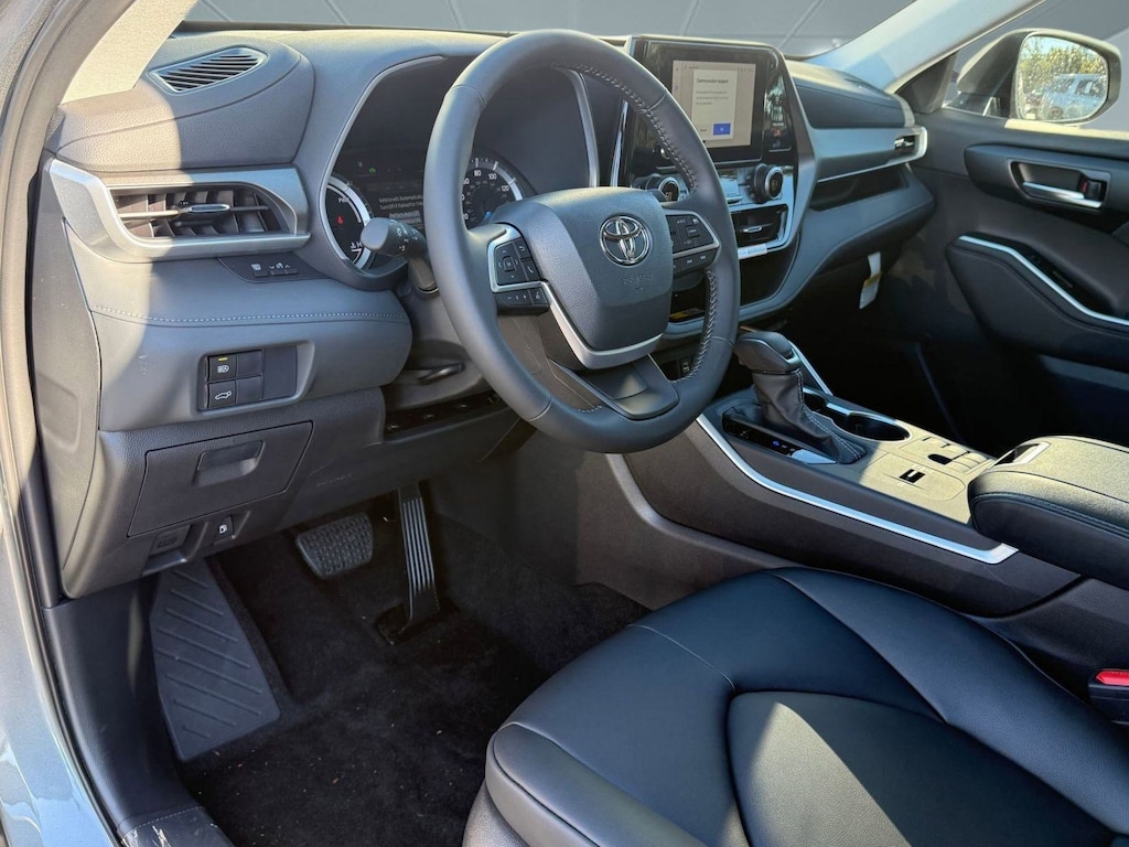 New 2025 Toyota Highlander Hybrid XLE XLE AWD
