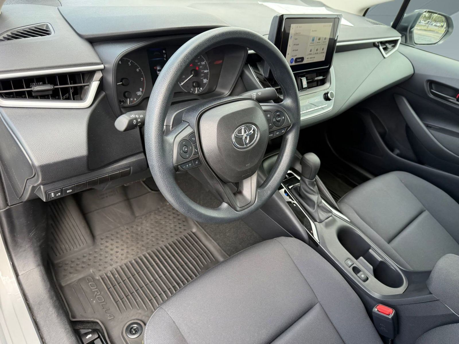 2025 Toyota Corolla LE photo 4