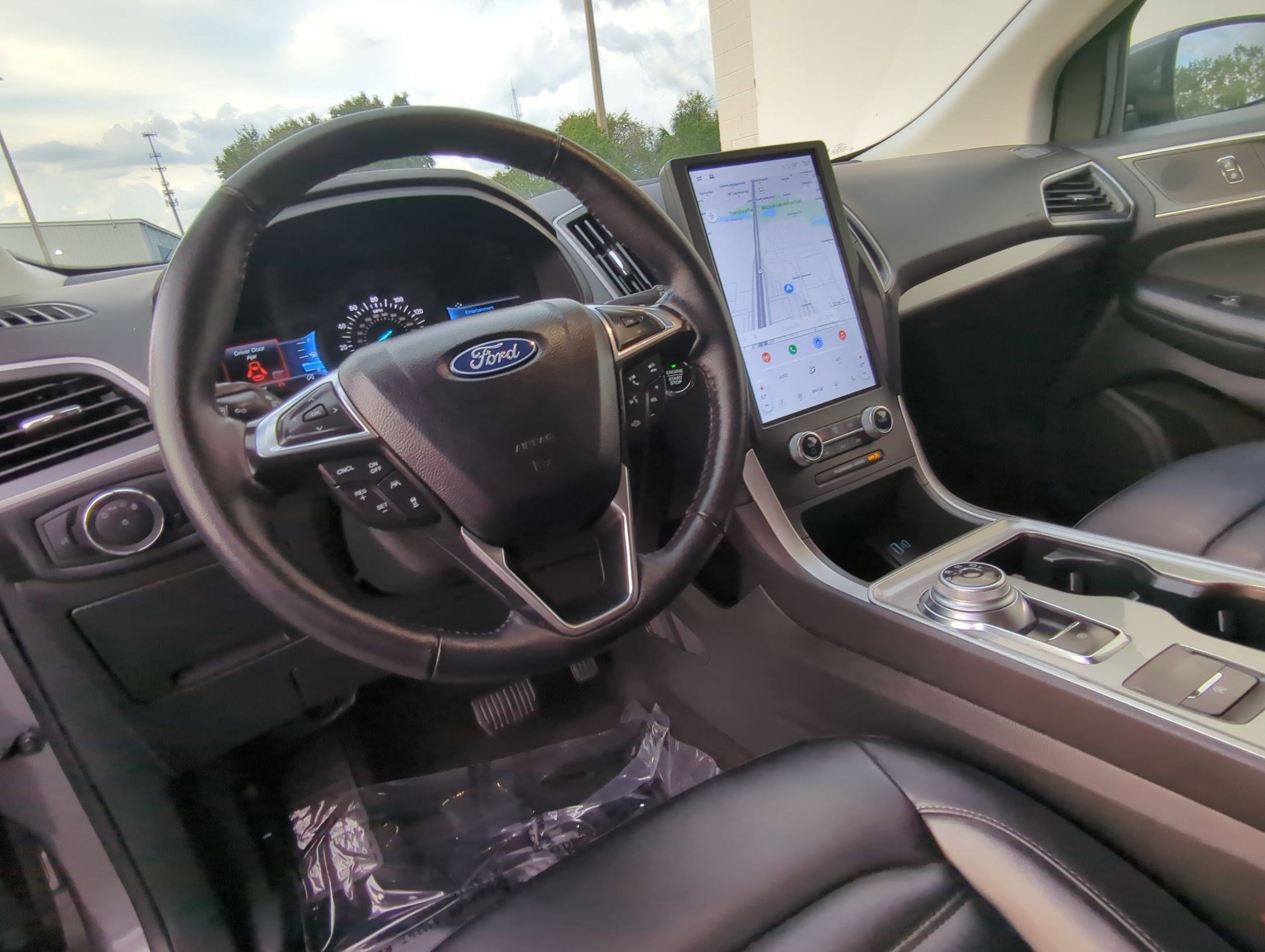 2024 Ford Edge SEL photo 4