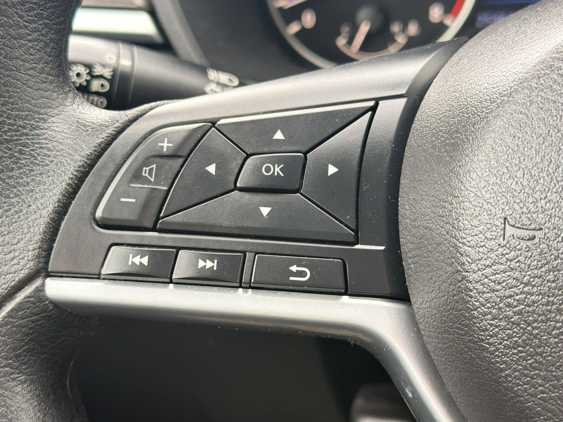 2025 Nissan Altima SV - Photo 16