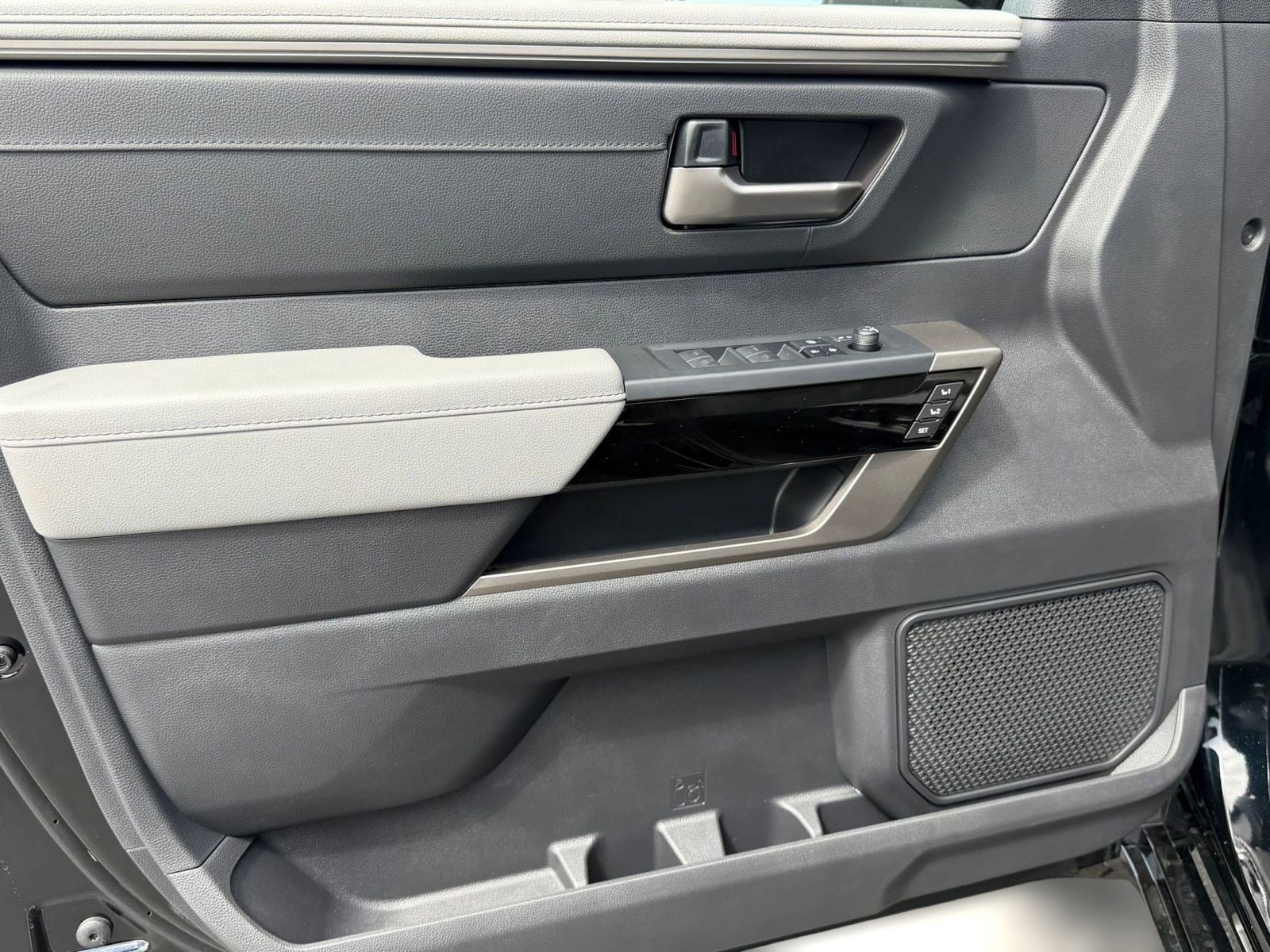 2026 Toyota Tundra Limited - Photo 13