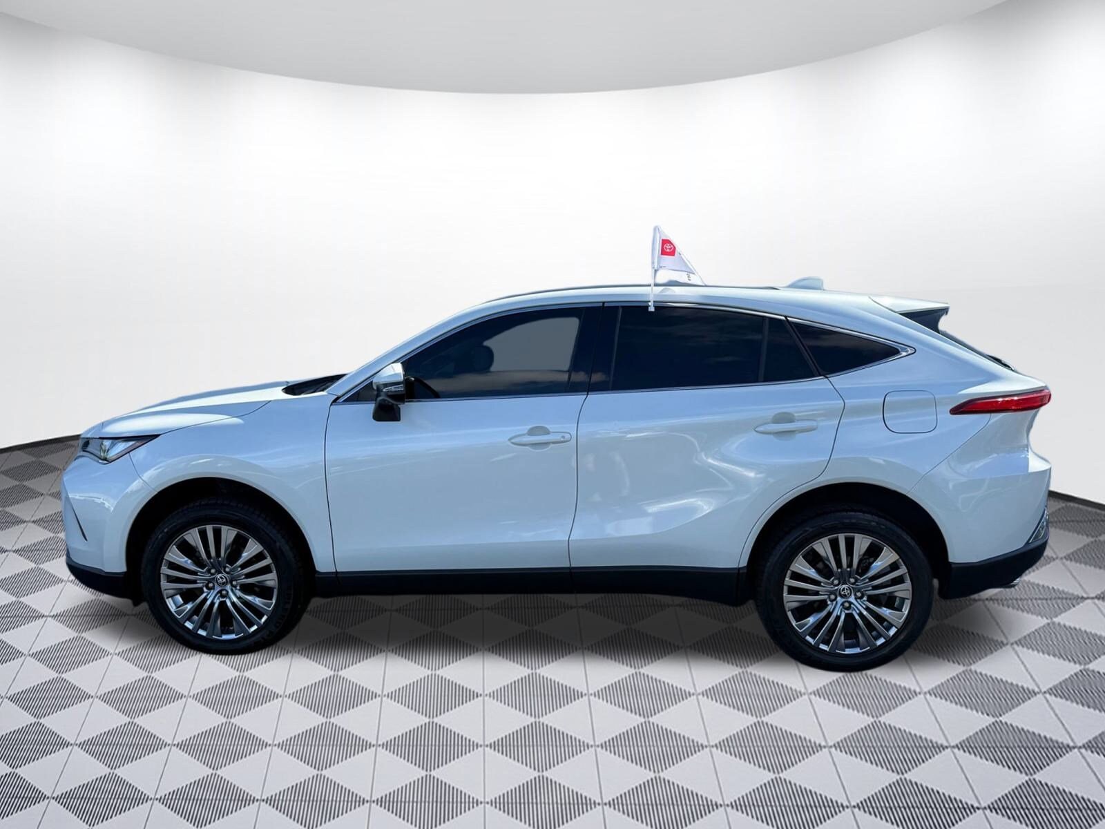 2022 Toyota Venza Limited photo 2