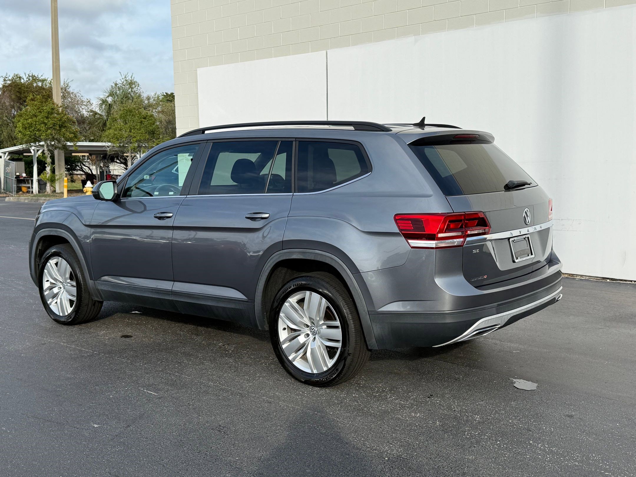2020 Volkswagen Atlas SE Technology photo 2