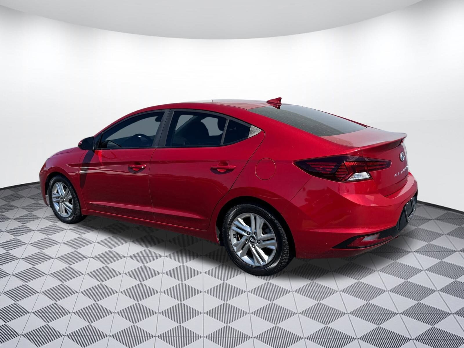 2019 Hyundai Elantra SEL photo 3