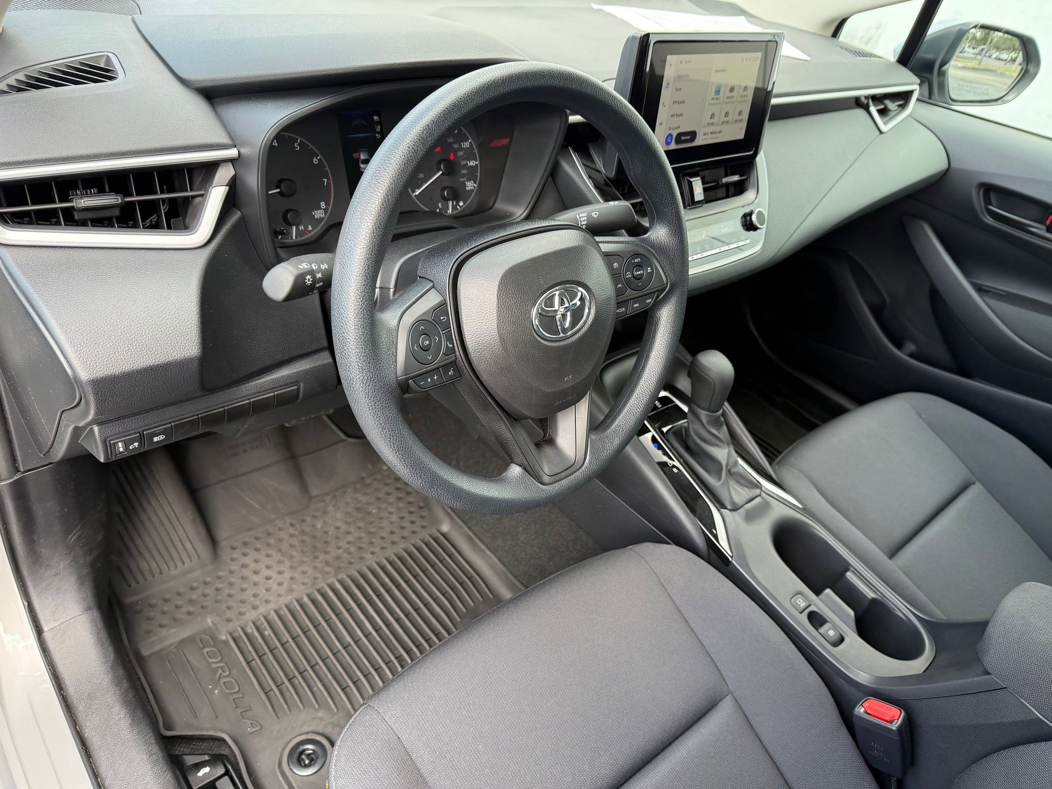 2025 Toyota Corolla LE photo 4