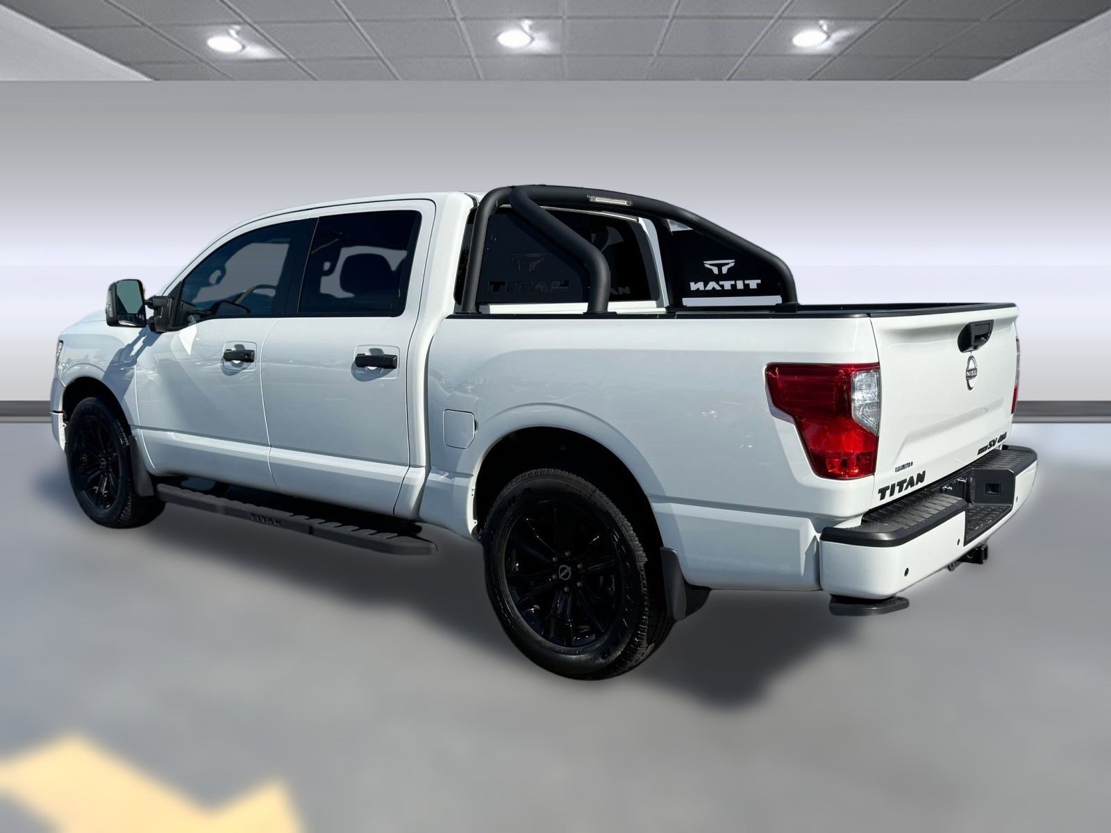 2024 Nissan Titan SV photo 2