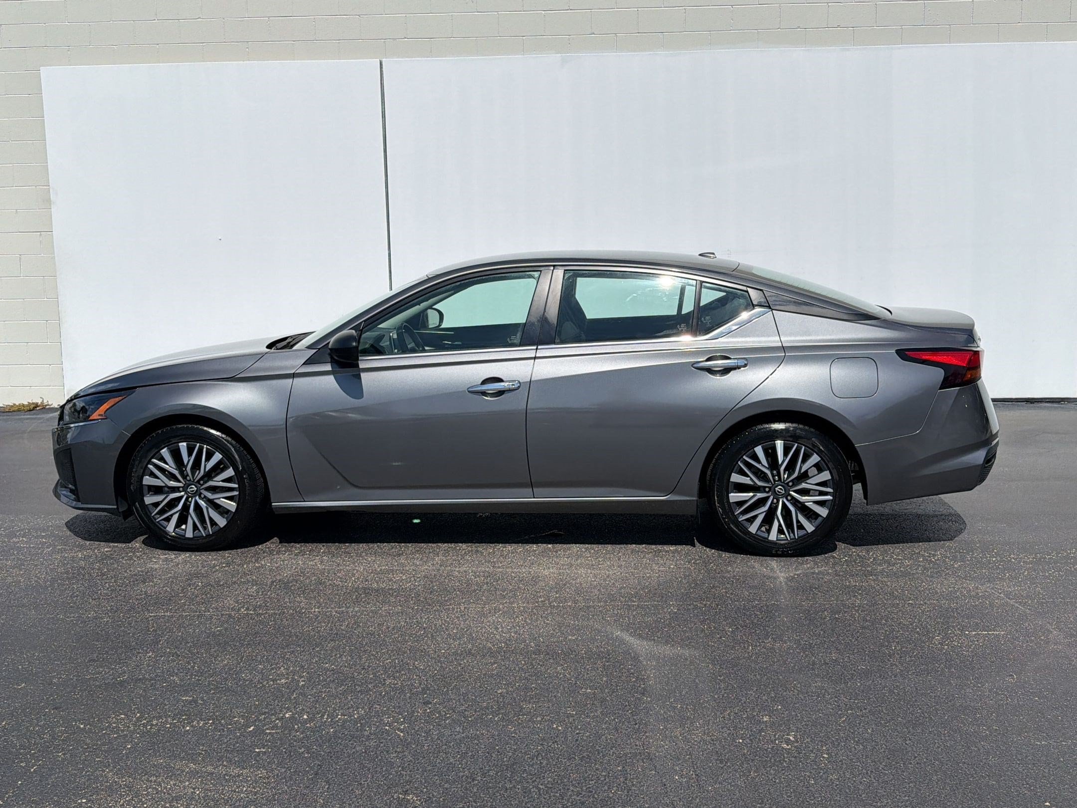 2025 Nissan Altima SV - Photo 2