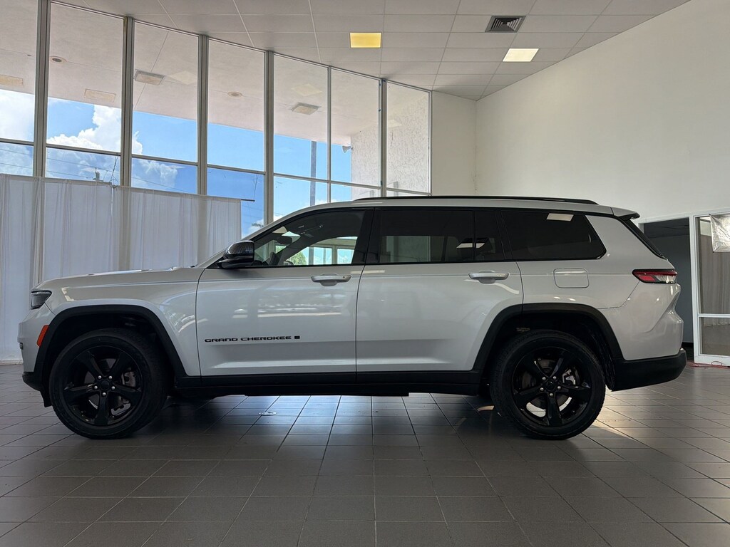 Used 2023 Jeep Grand Cherokee Altitude (Altitude 4x2) SUV