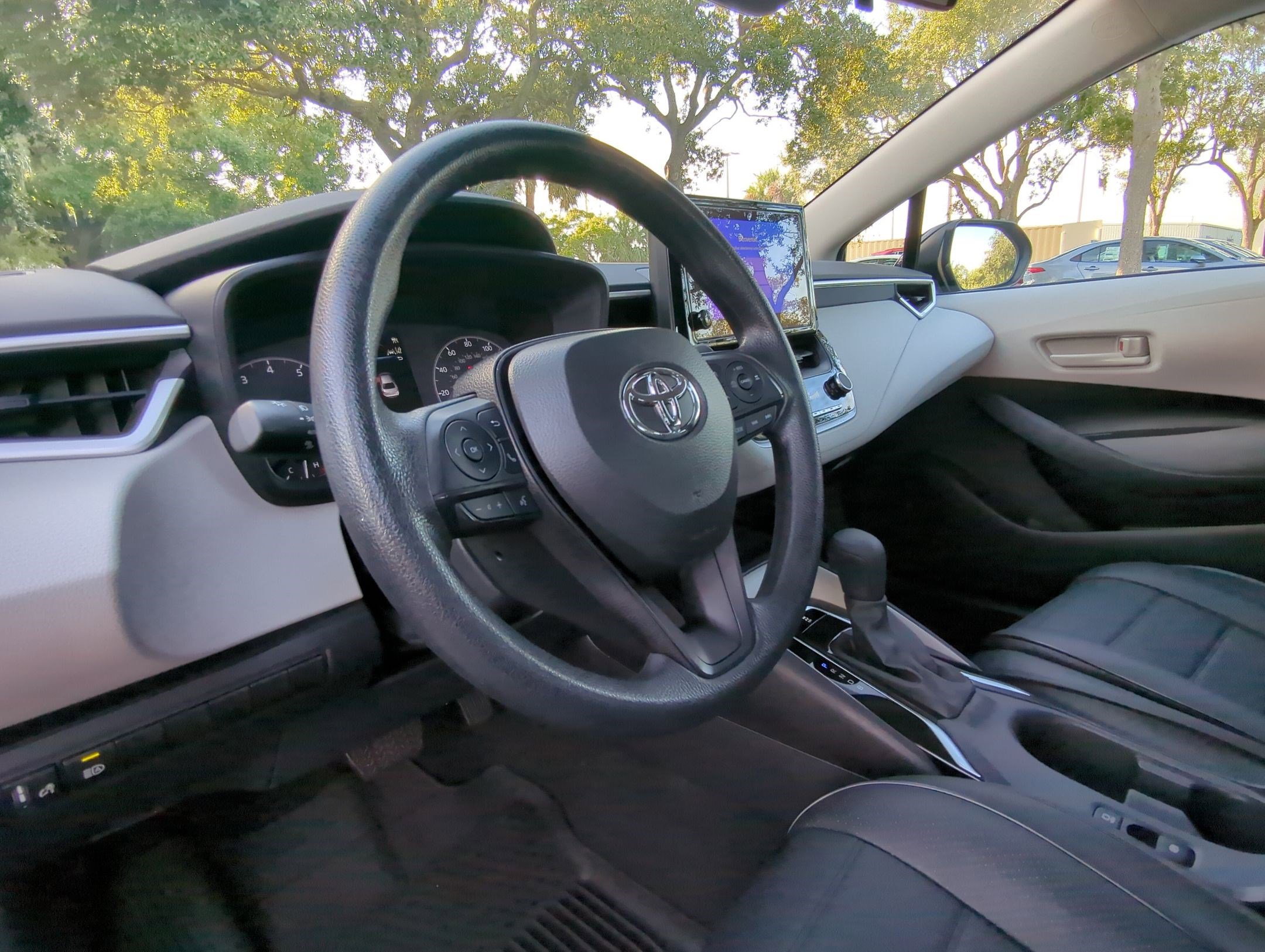 2025 Toyota Corolla LE photo 4