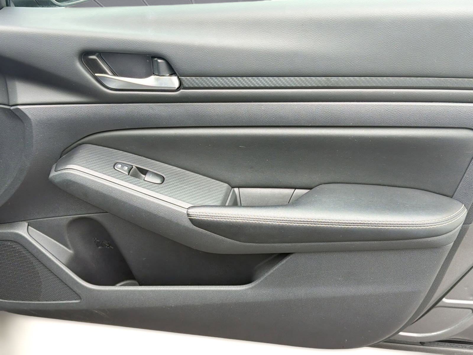 2025 Nissan Altima SV - Photo 32