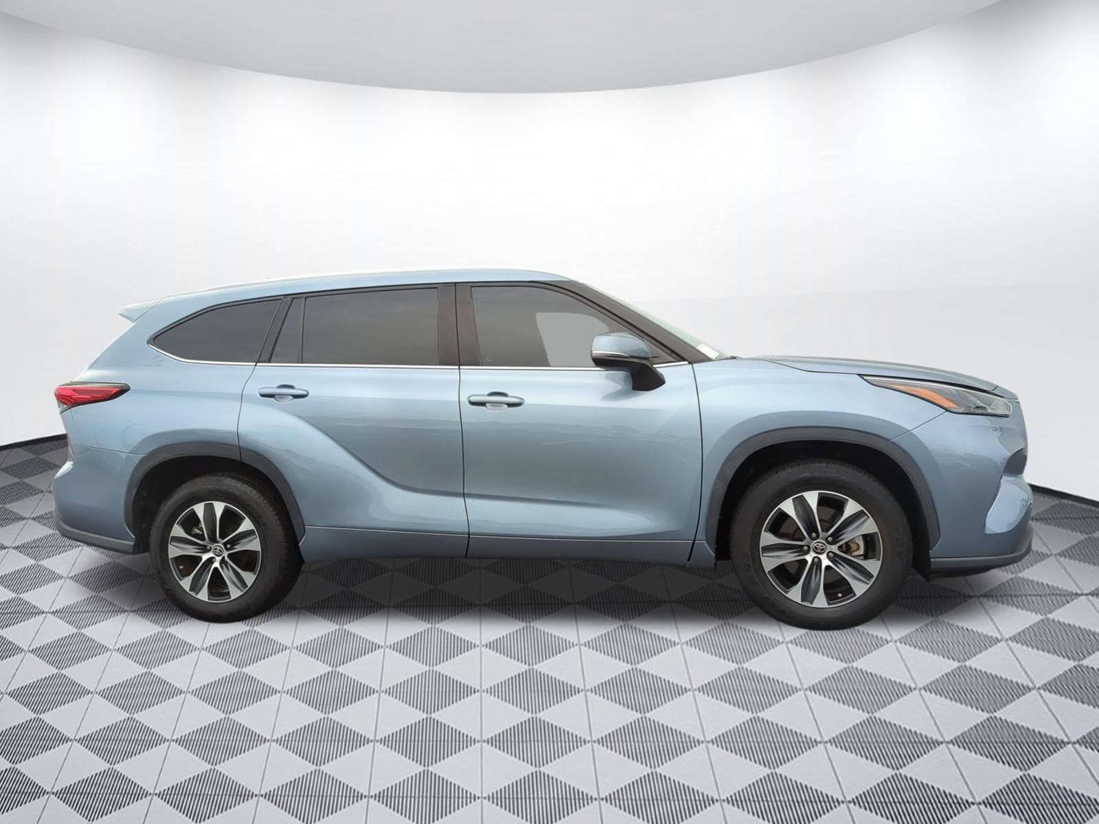 Certified 2022 Toyota Highlander XLE with VIN 5TDHZRAH4NS109695 for sale in Clearwater, FL