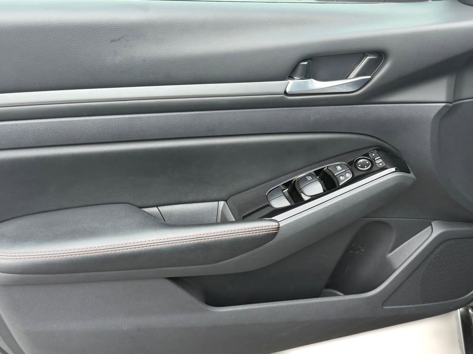 2025 Nissan Altima SR - Photo 13