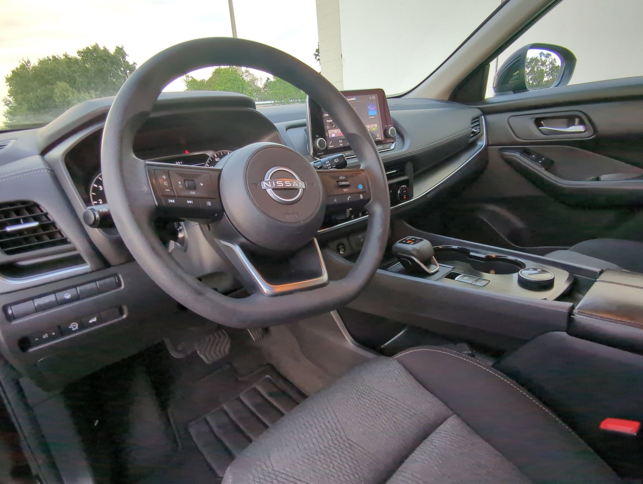2024 Nissan Rogue SV photo 2