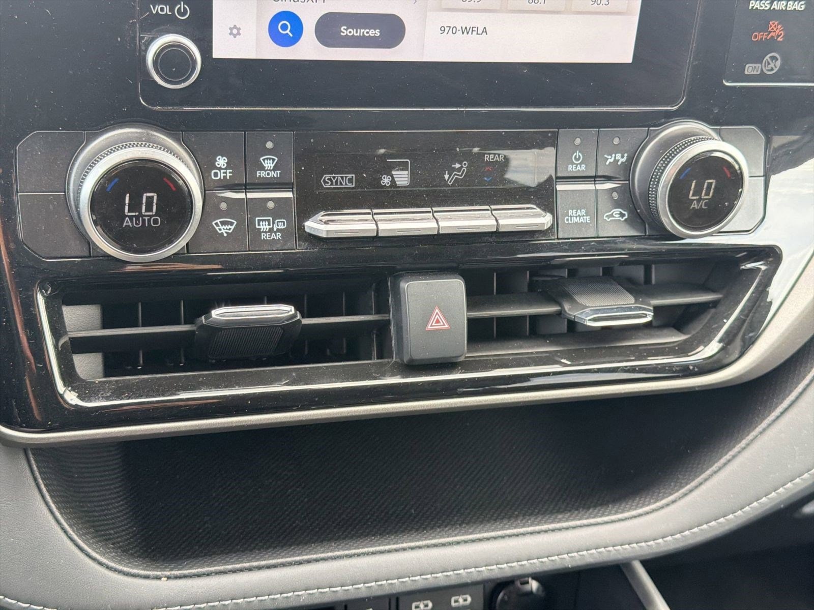 2025 Toyota Highlander LE - Photo 19