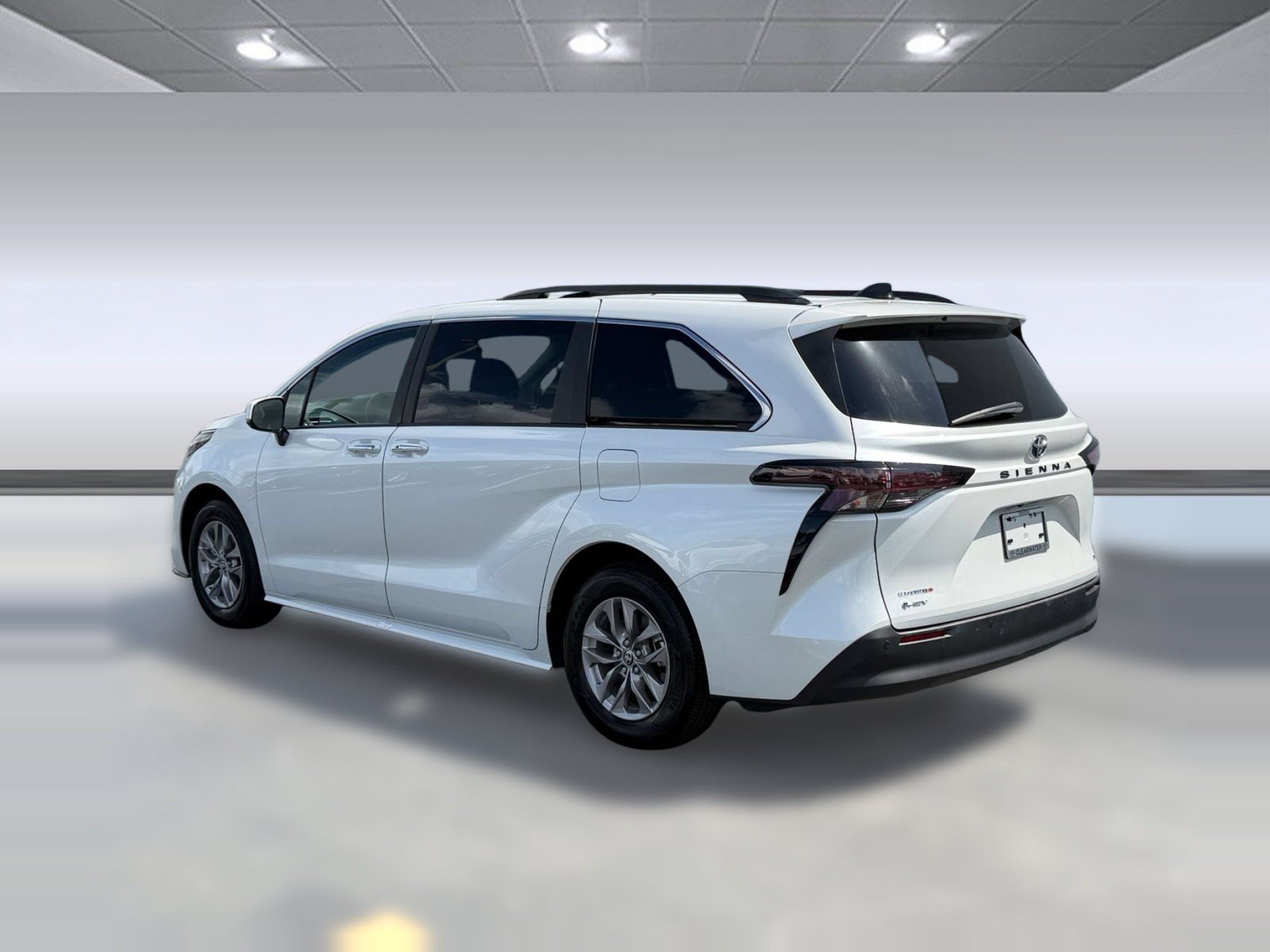 Used 2026 Toyota Sienna XLE (XLE FWD 8-Passenger (Natl)) Van Passenger Van