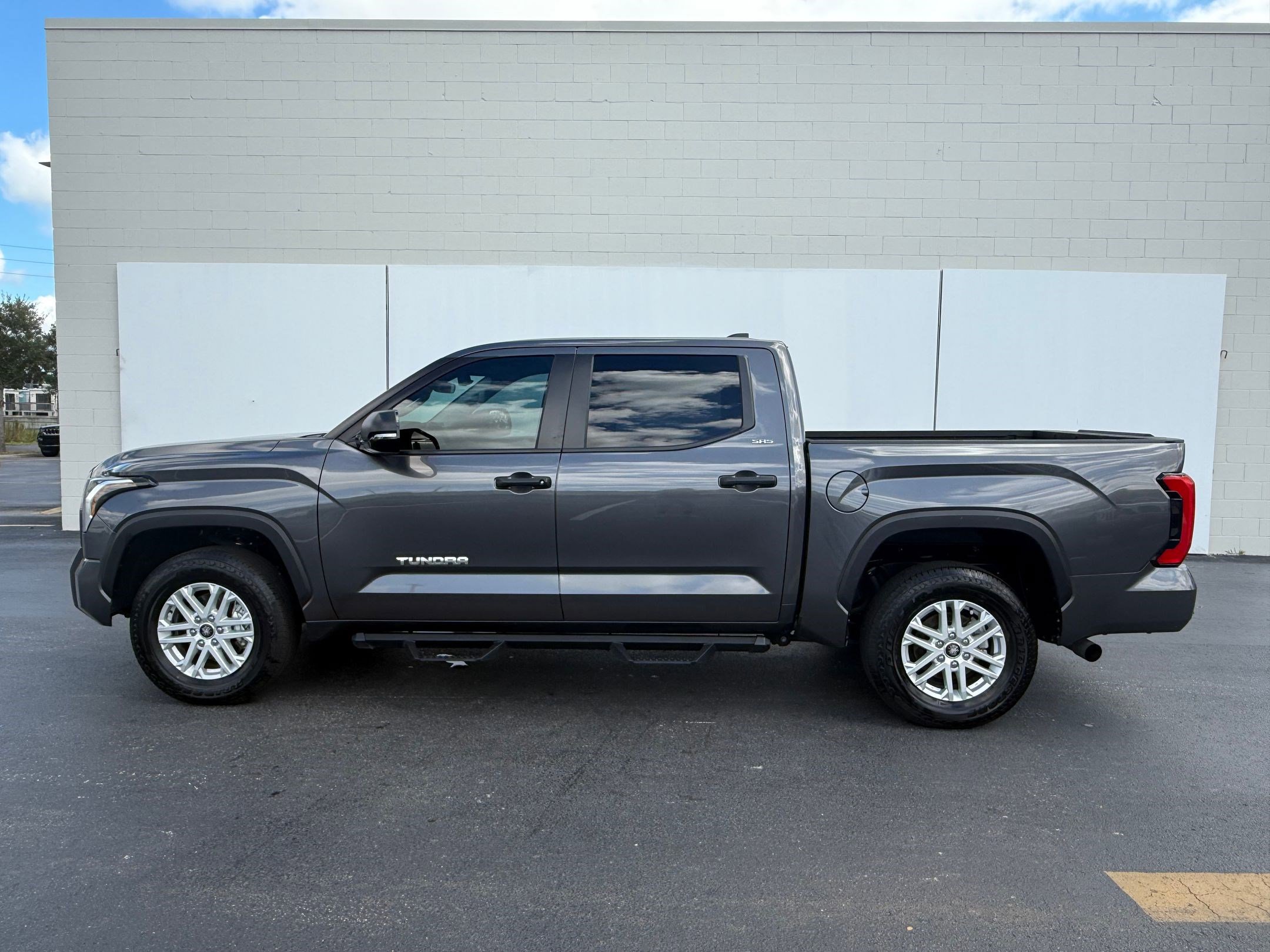2024 Toyota Tundra SR5 CrewMax photo 2