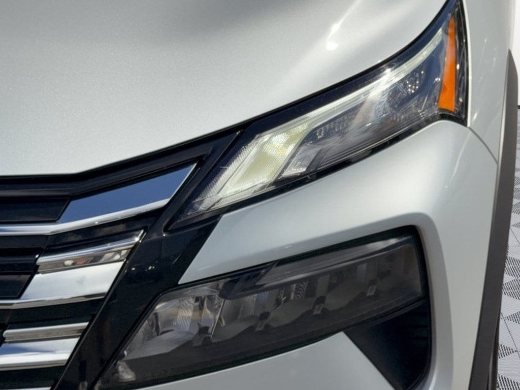 2025 Nissan Rogue SV - Photo 11