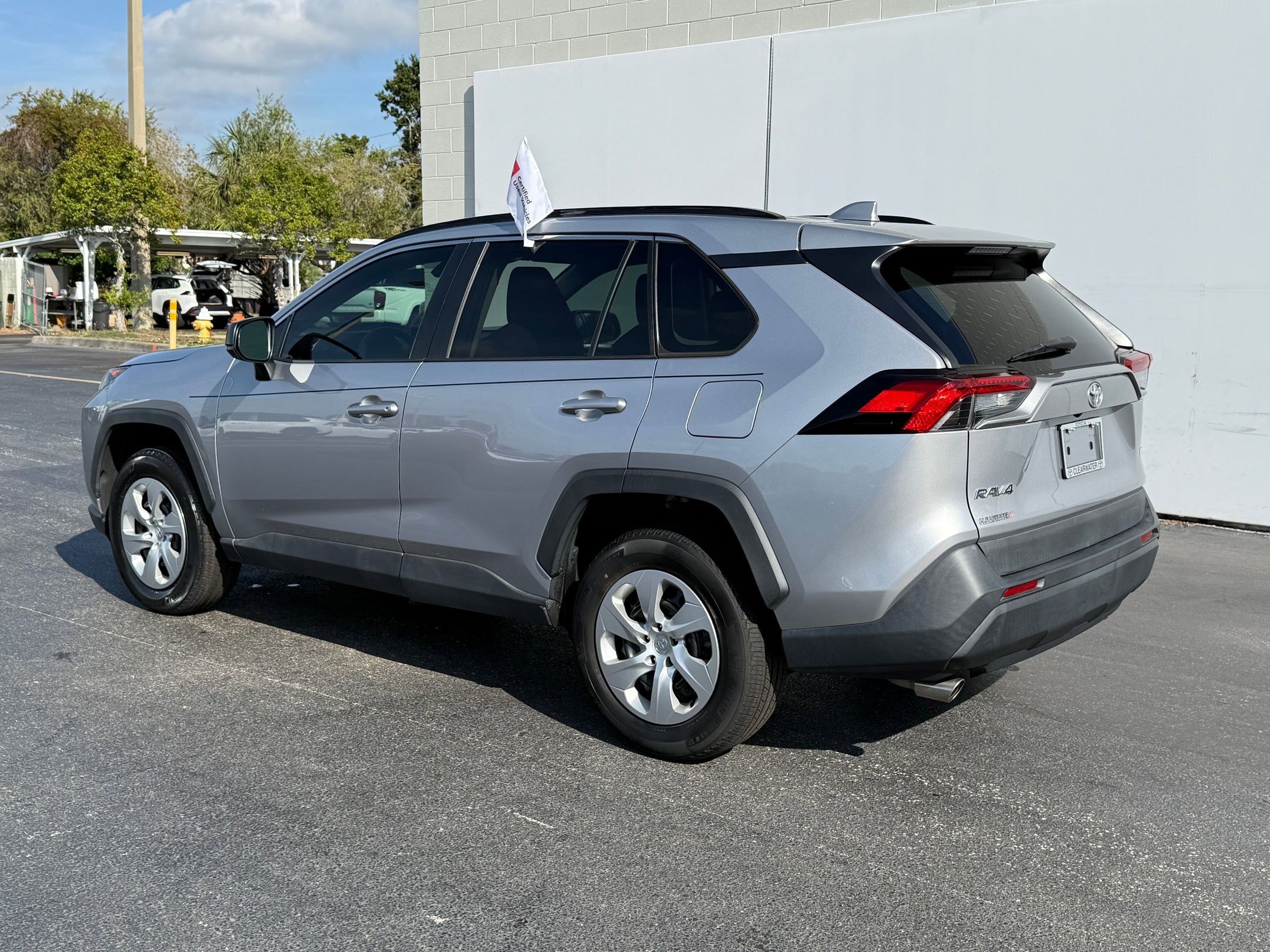2021 Toyota RAV4 LE photo 2