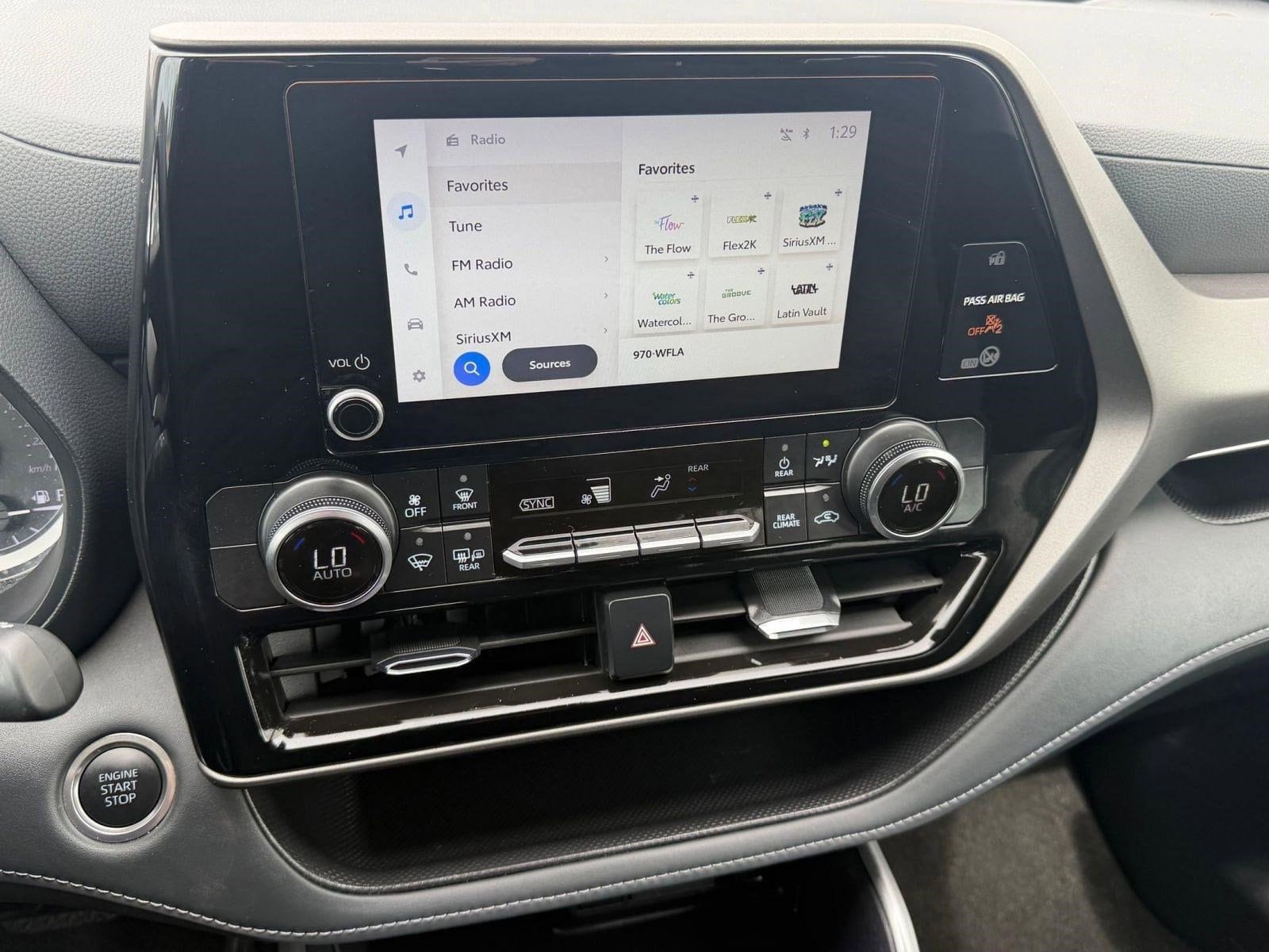 2025 Toyota Highlander LE - Photo 24