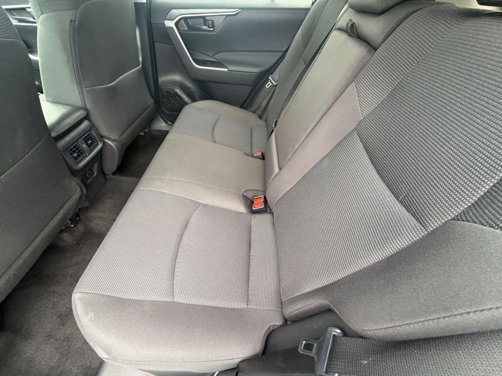 2025 Toyota RAV4 LE - Photo 32