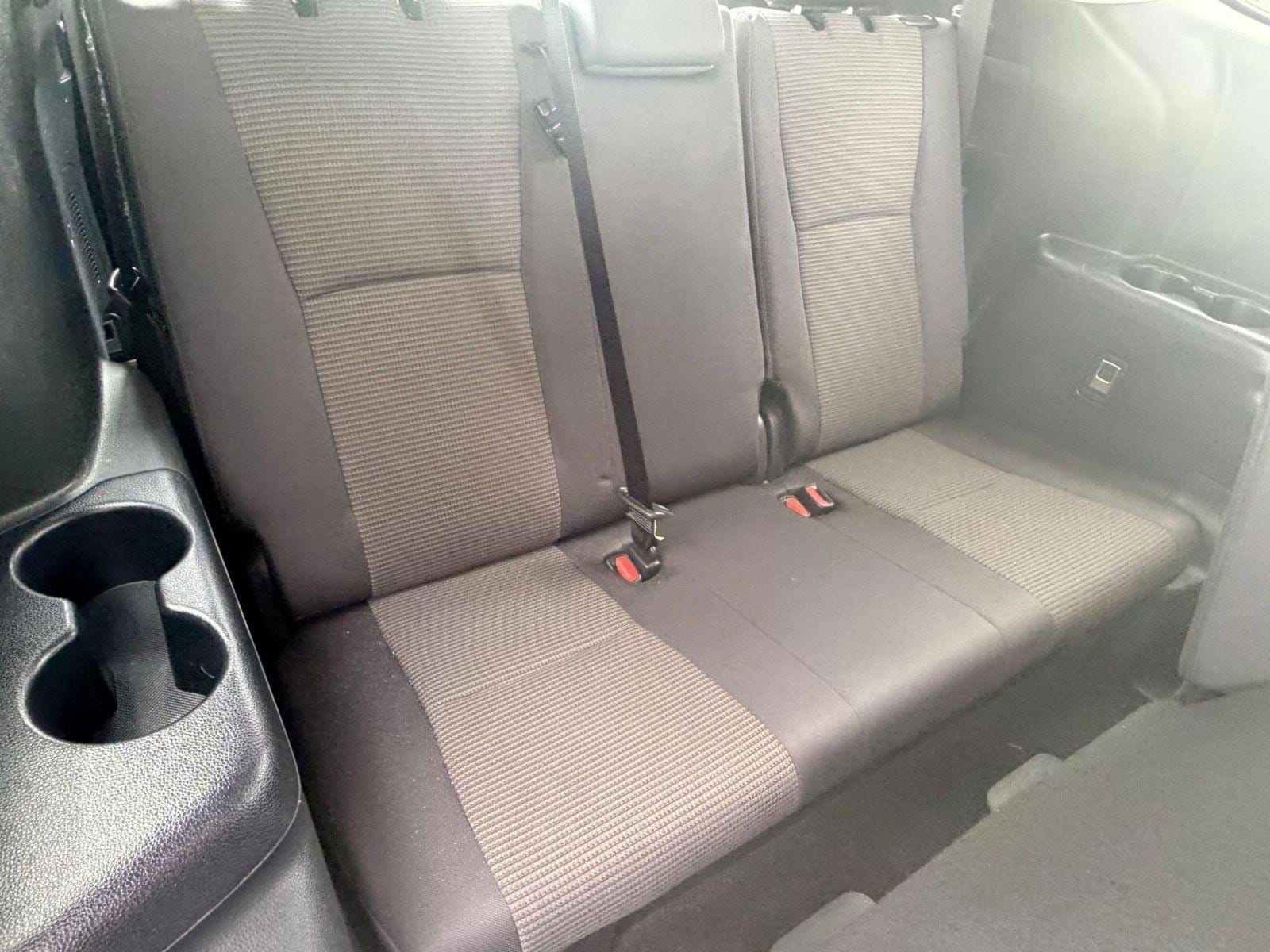 2025 Toyota Highlander LE - Photo 32