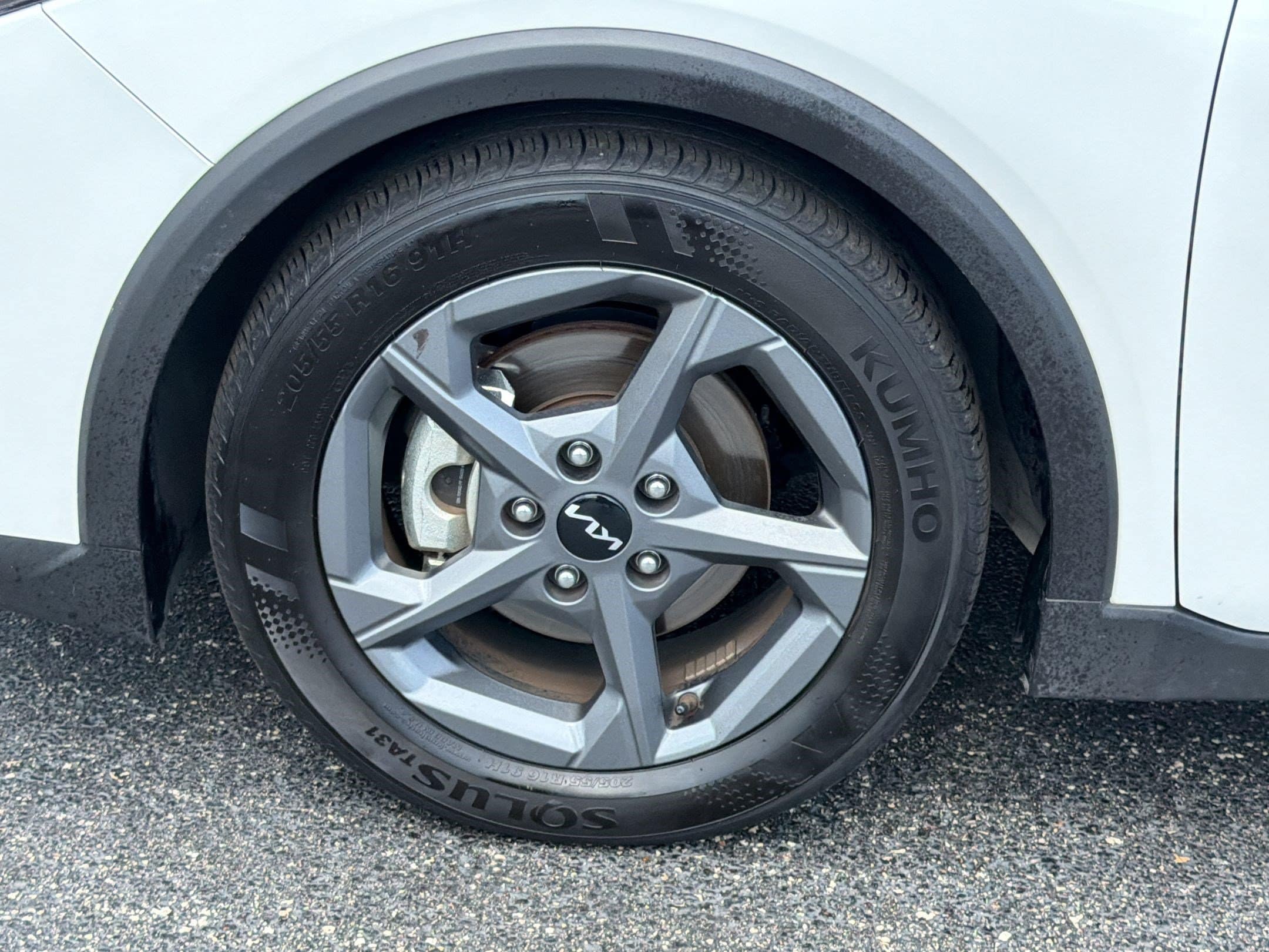 2025 Kia K4 LXS - Photo 13