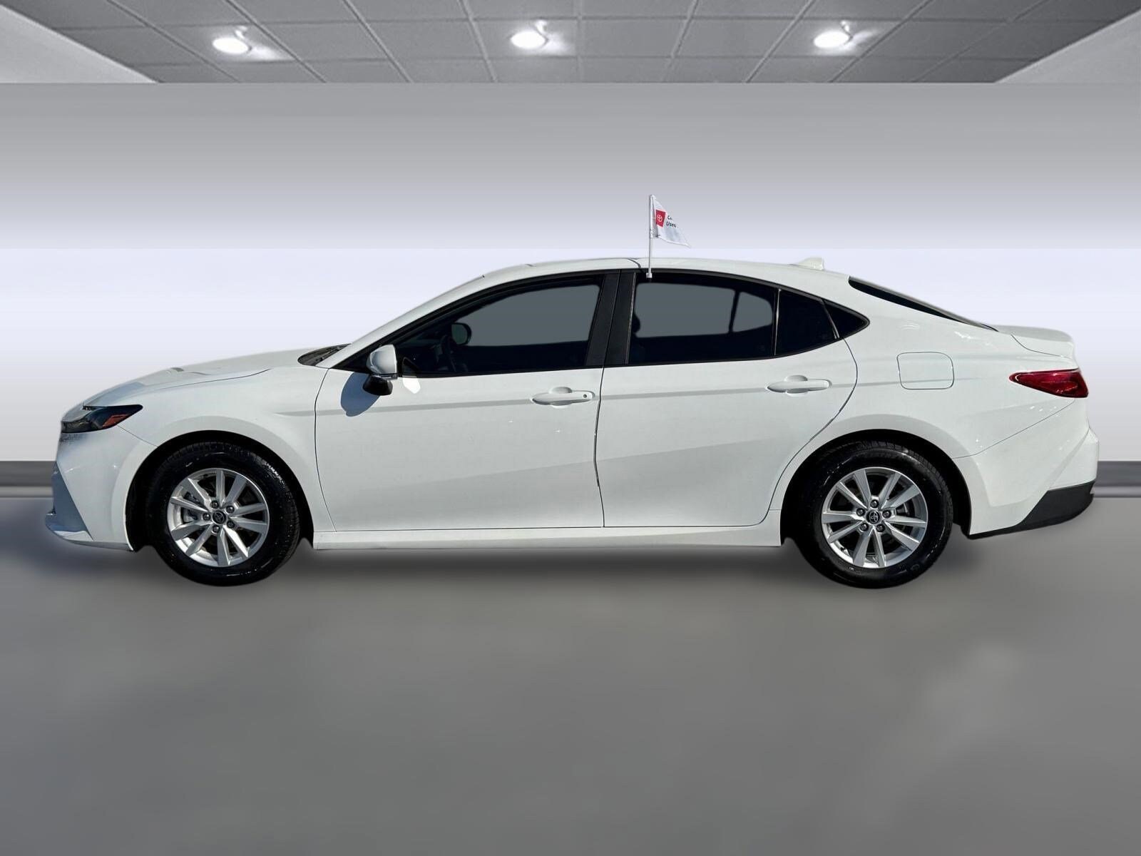 2025 Toyota Camry LE photo 2