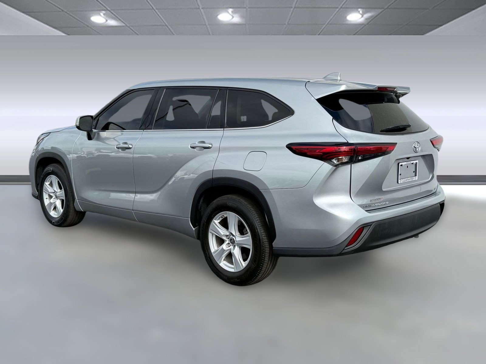 2021 Toyota Highlander LE photo 2