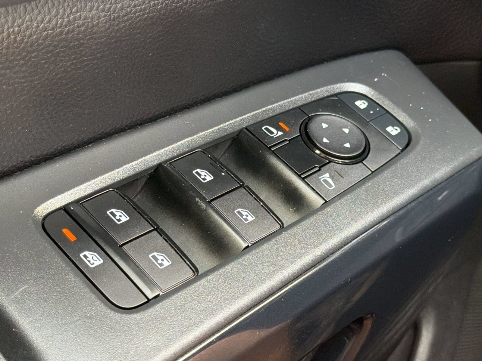 2025 Nissan Pathfinder SV - Photo 30