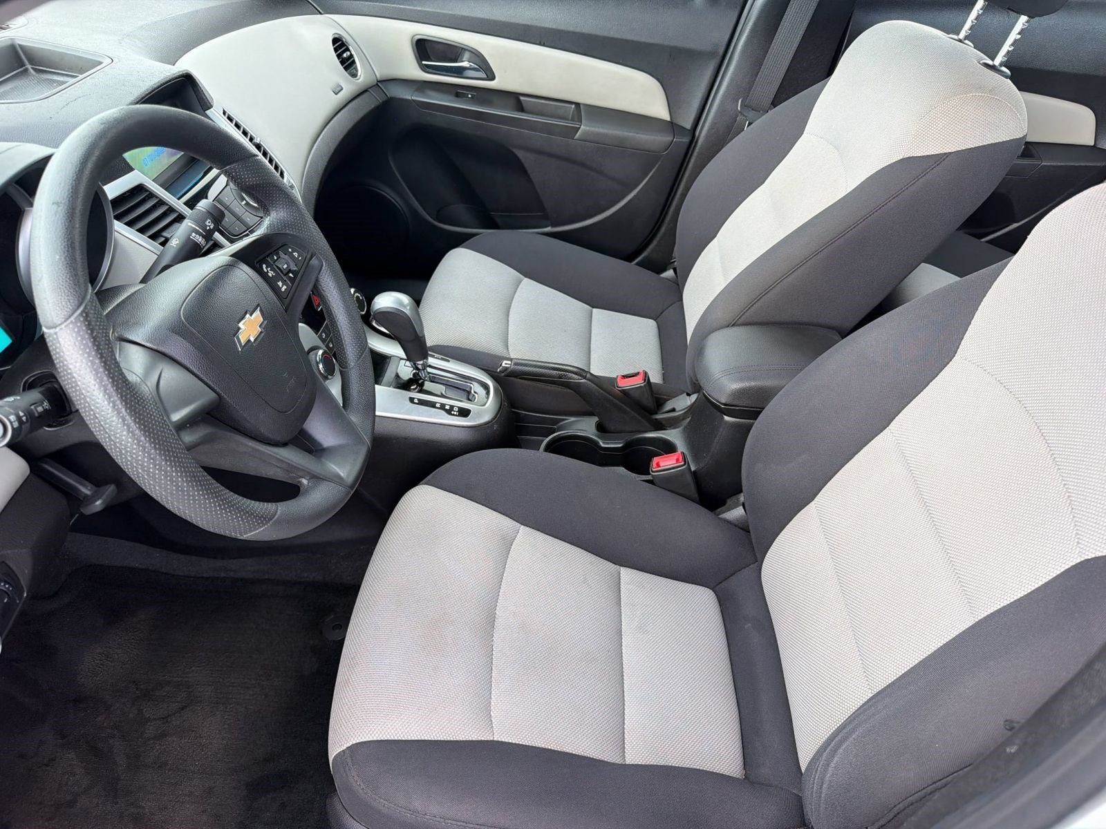 Cruze LS (4dr Sdn Auto LS) Sedan