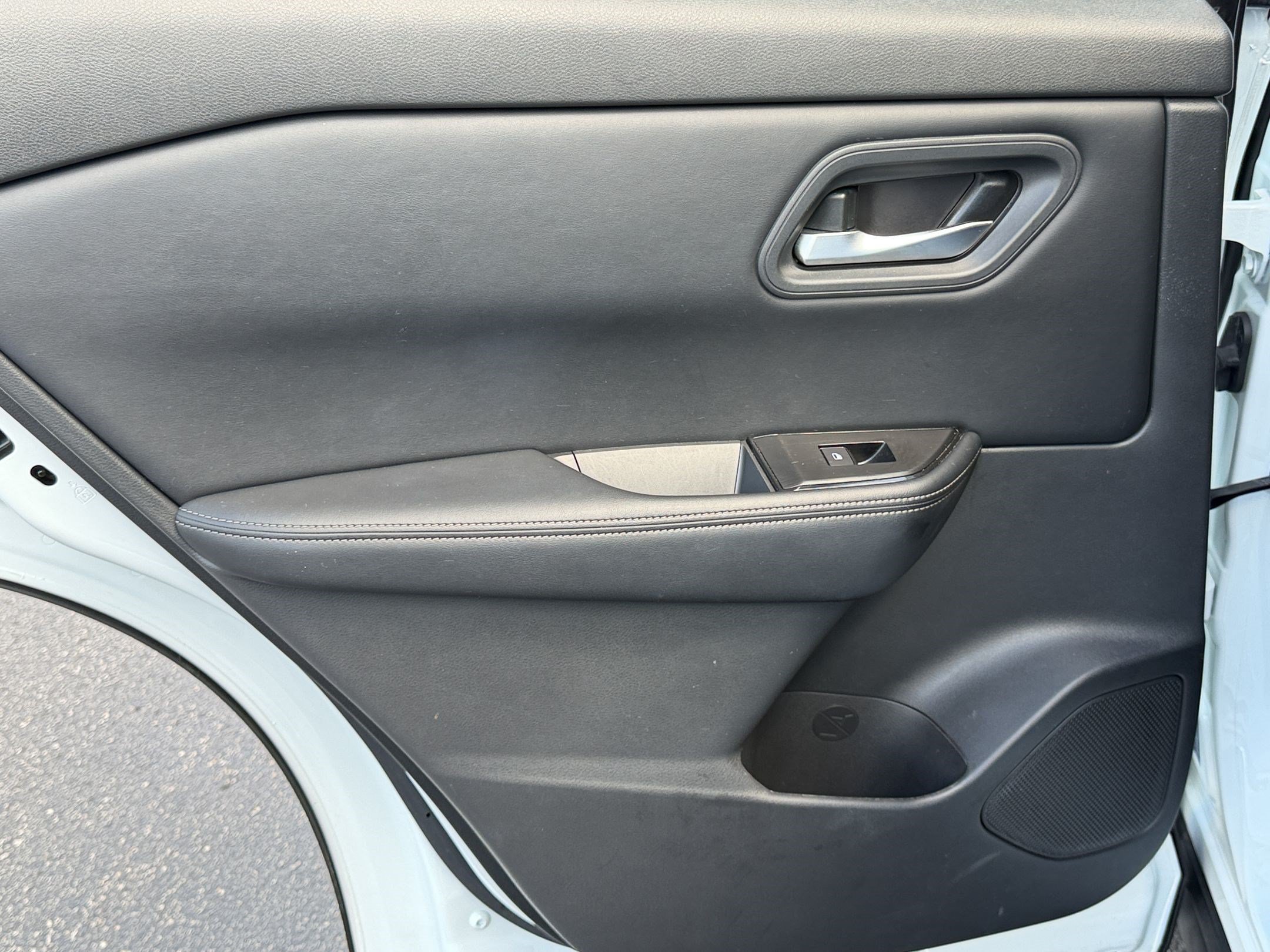 2025 Nissan Rogue SV - Photo 32