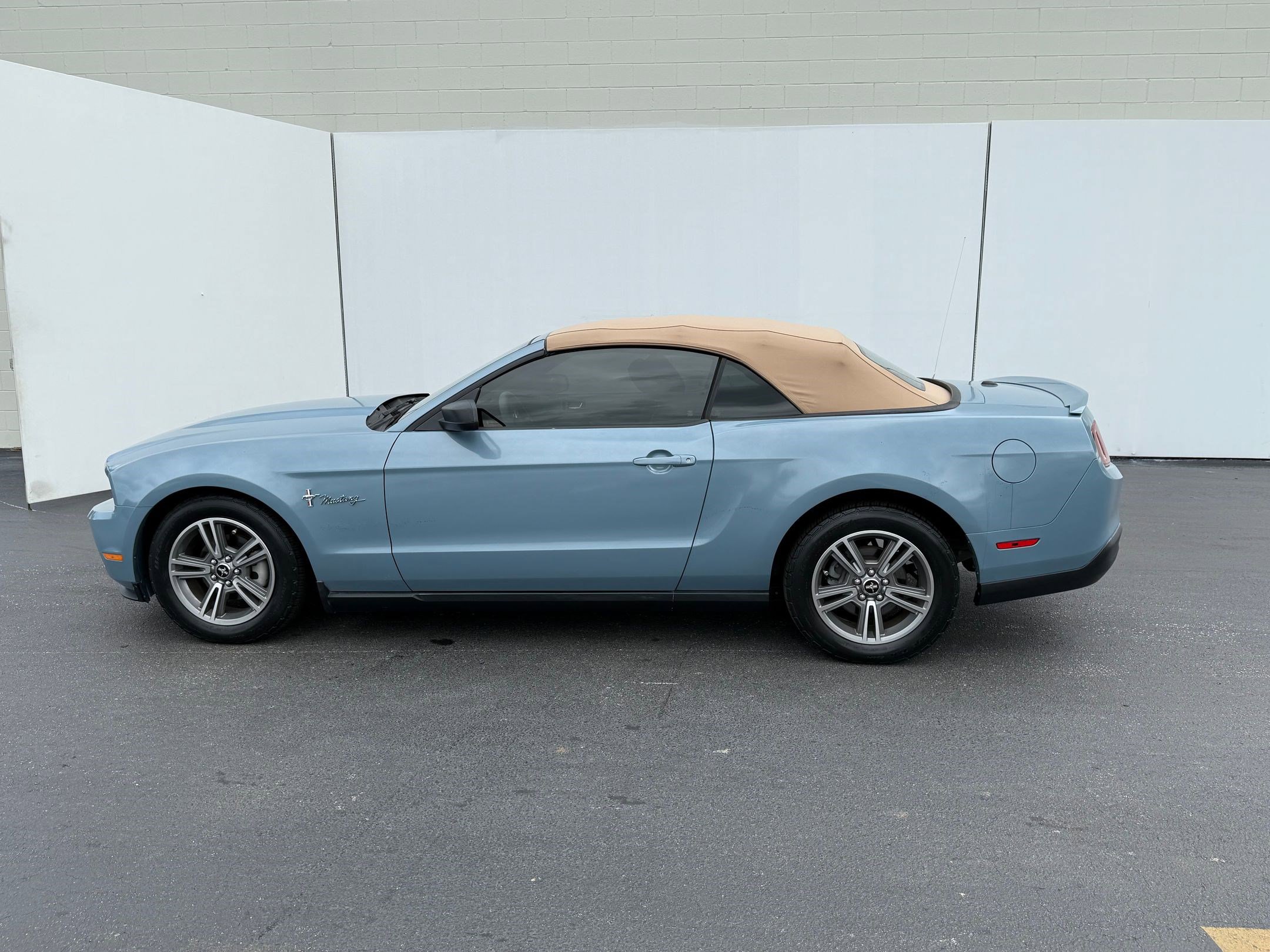 2010 Ford Mustang V6 Convertible photo 2