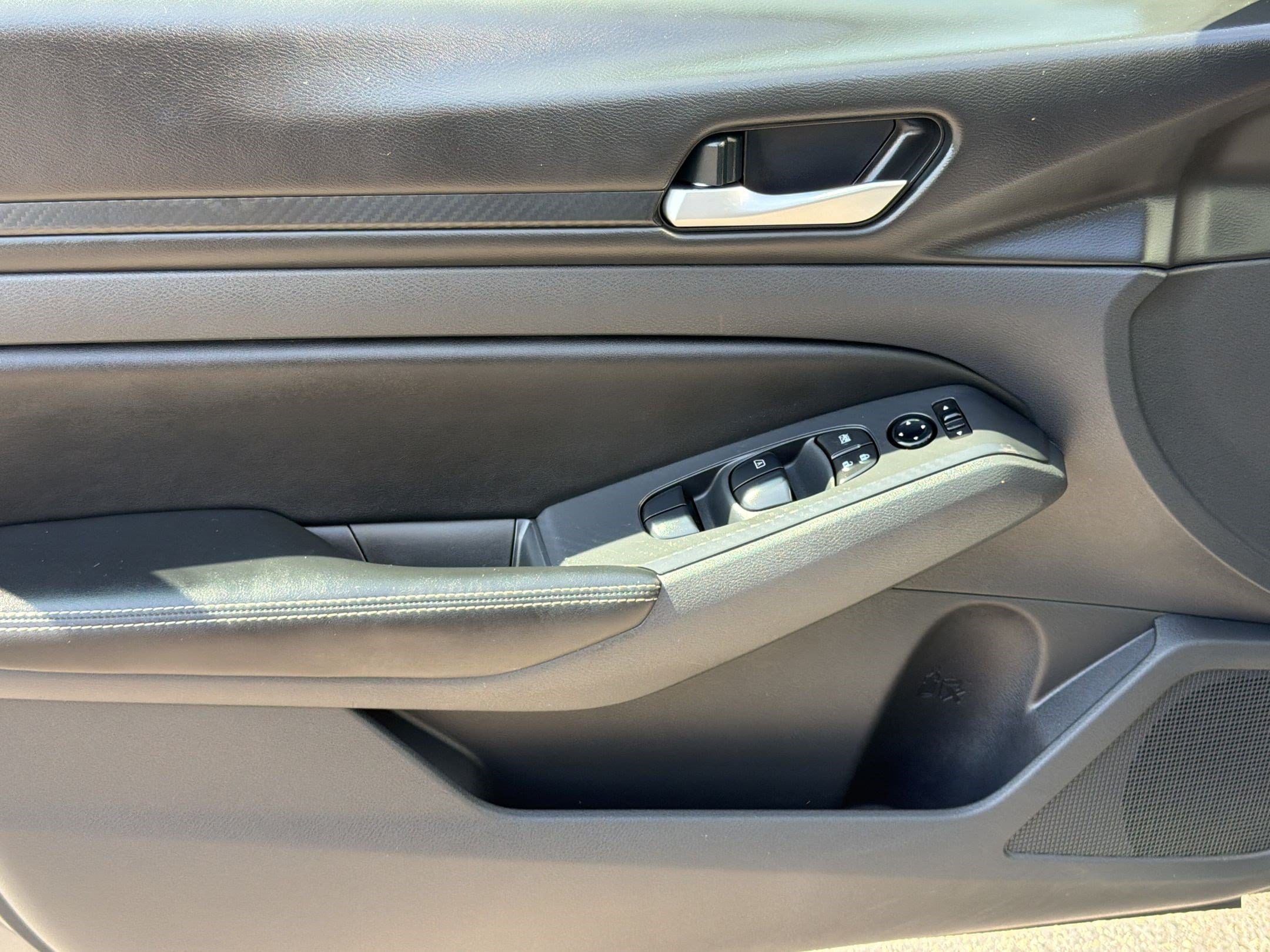 2025 Nissan Altima SV - Photo 14