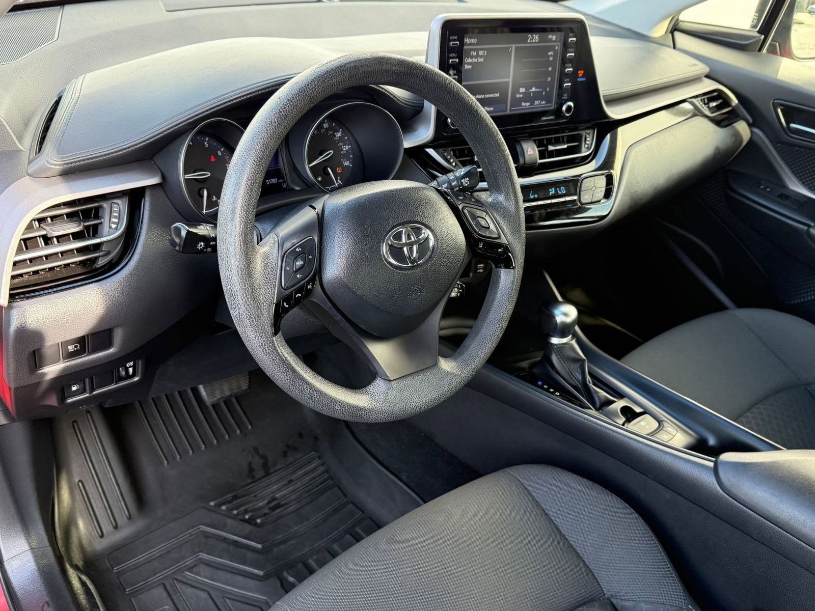 2020 Toyota C-HR LE photo 4