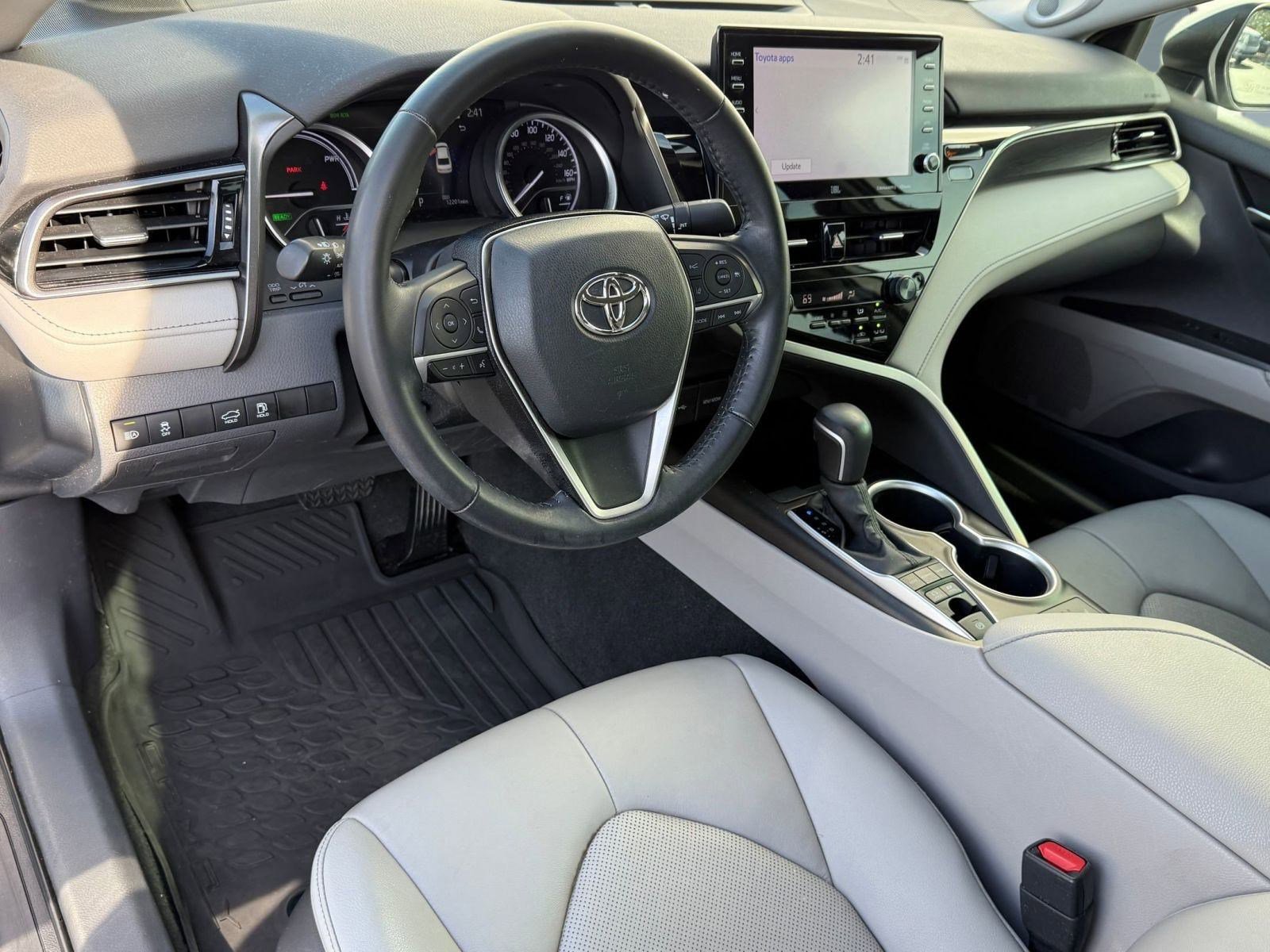 2022 Toyota Camry Hybrid XLE photo 4