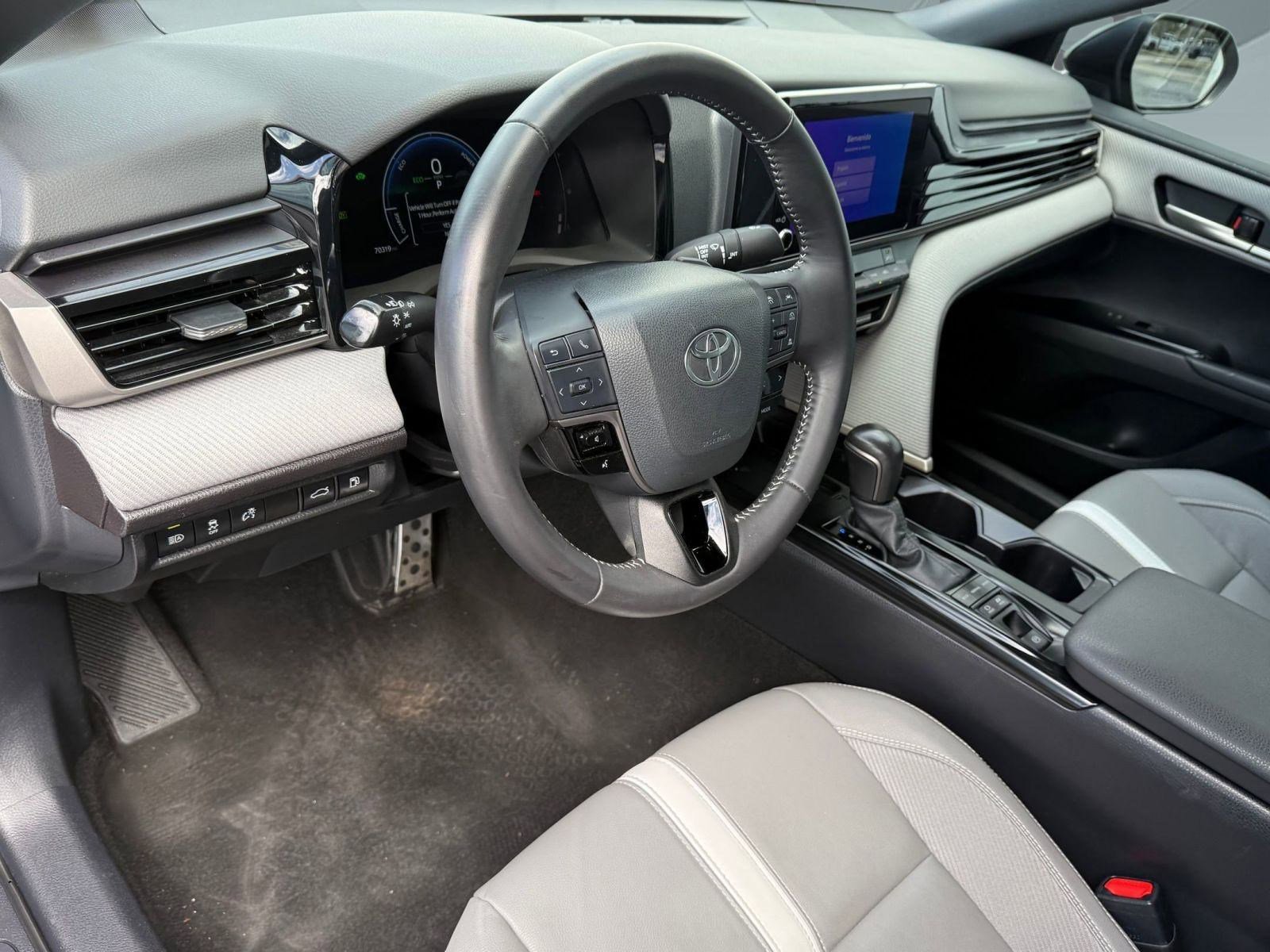 2025 Toyota Camry SE photo 3