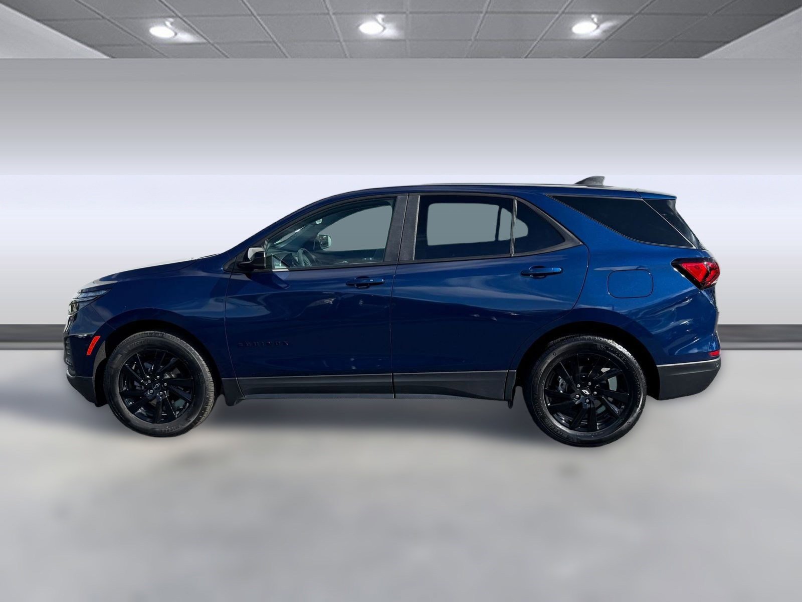2023 Chevrolet Equinox LS photo 2