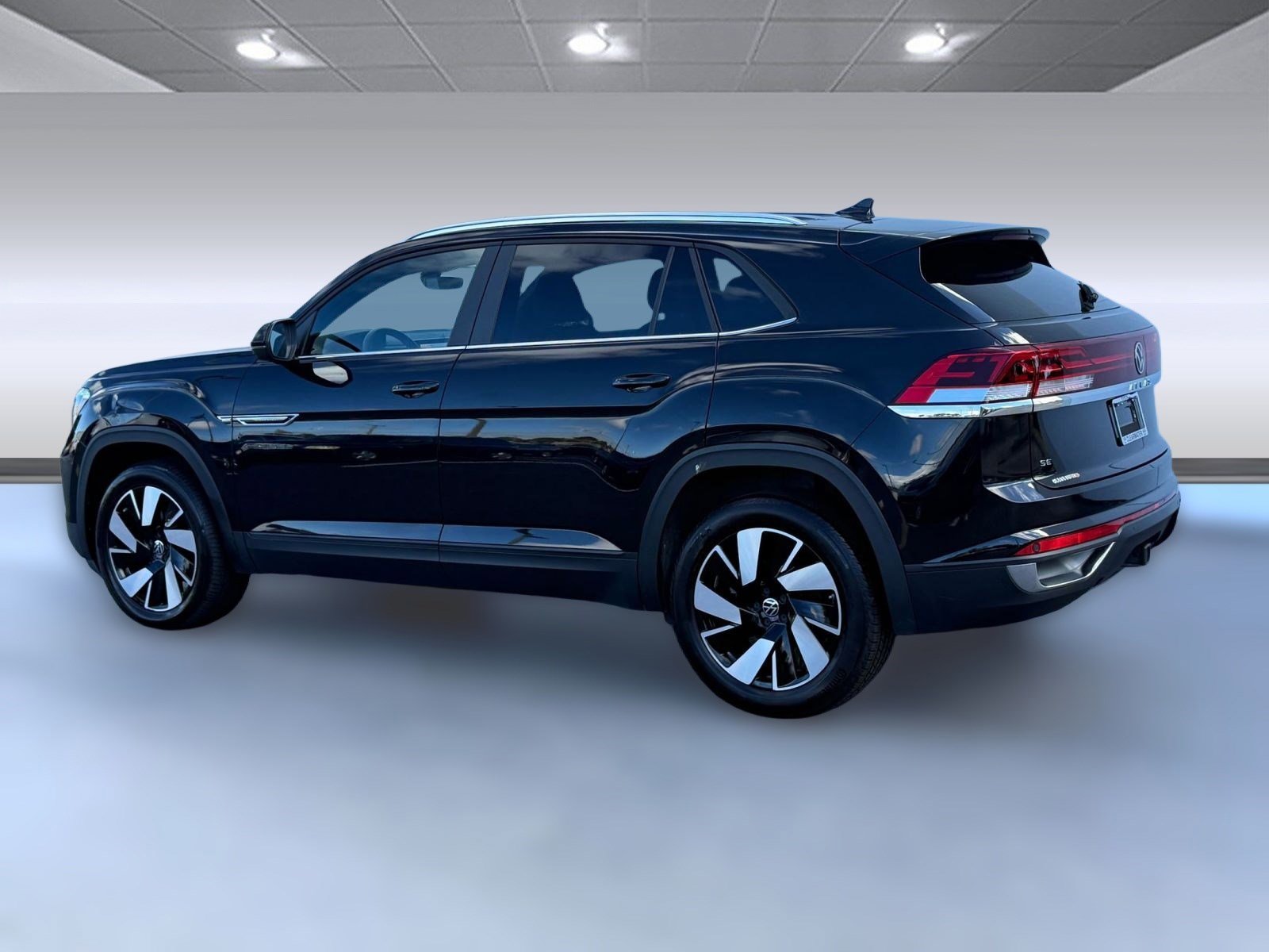 2024 Volkswagen Atlas Cross Sport SE Technology photo 2