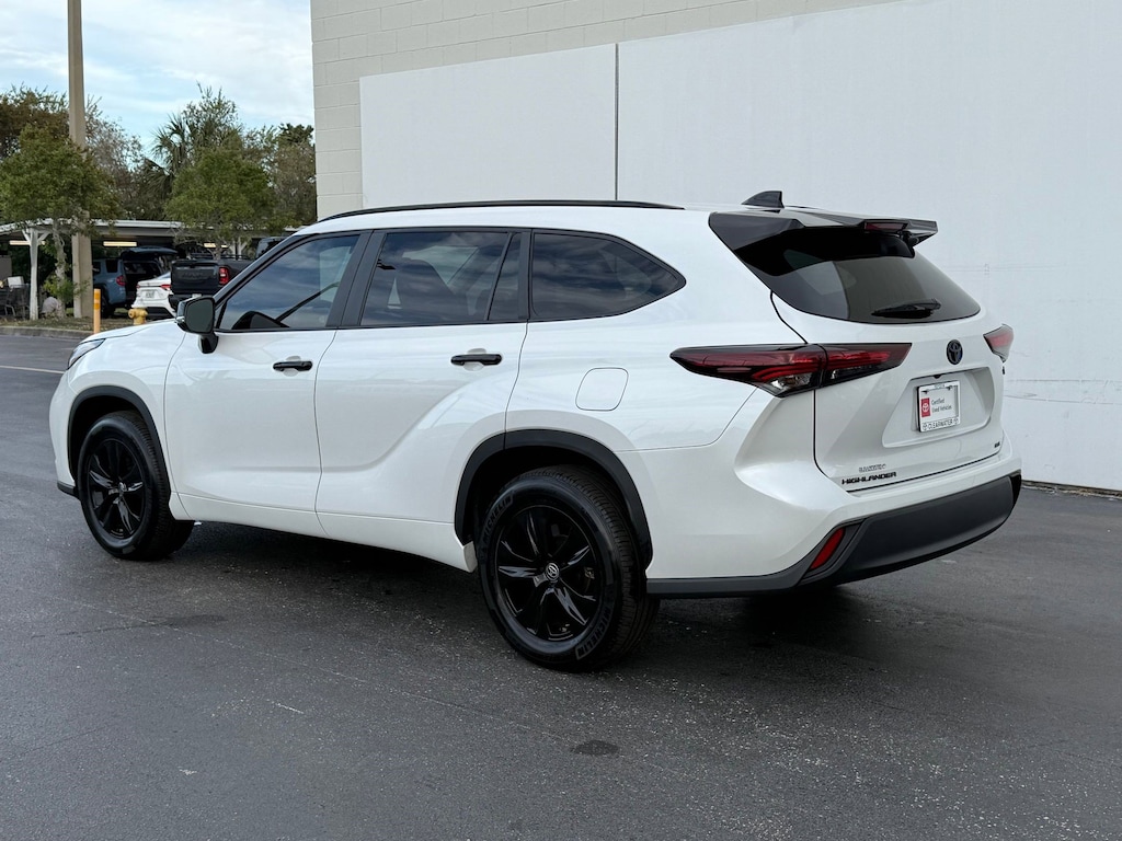 Certified 2024 Toyota Highlander Hybrid Hybrid XLE Nightshade (Hybrid XLE Nightshade FWD ( SUV