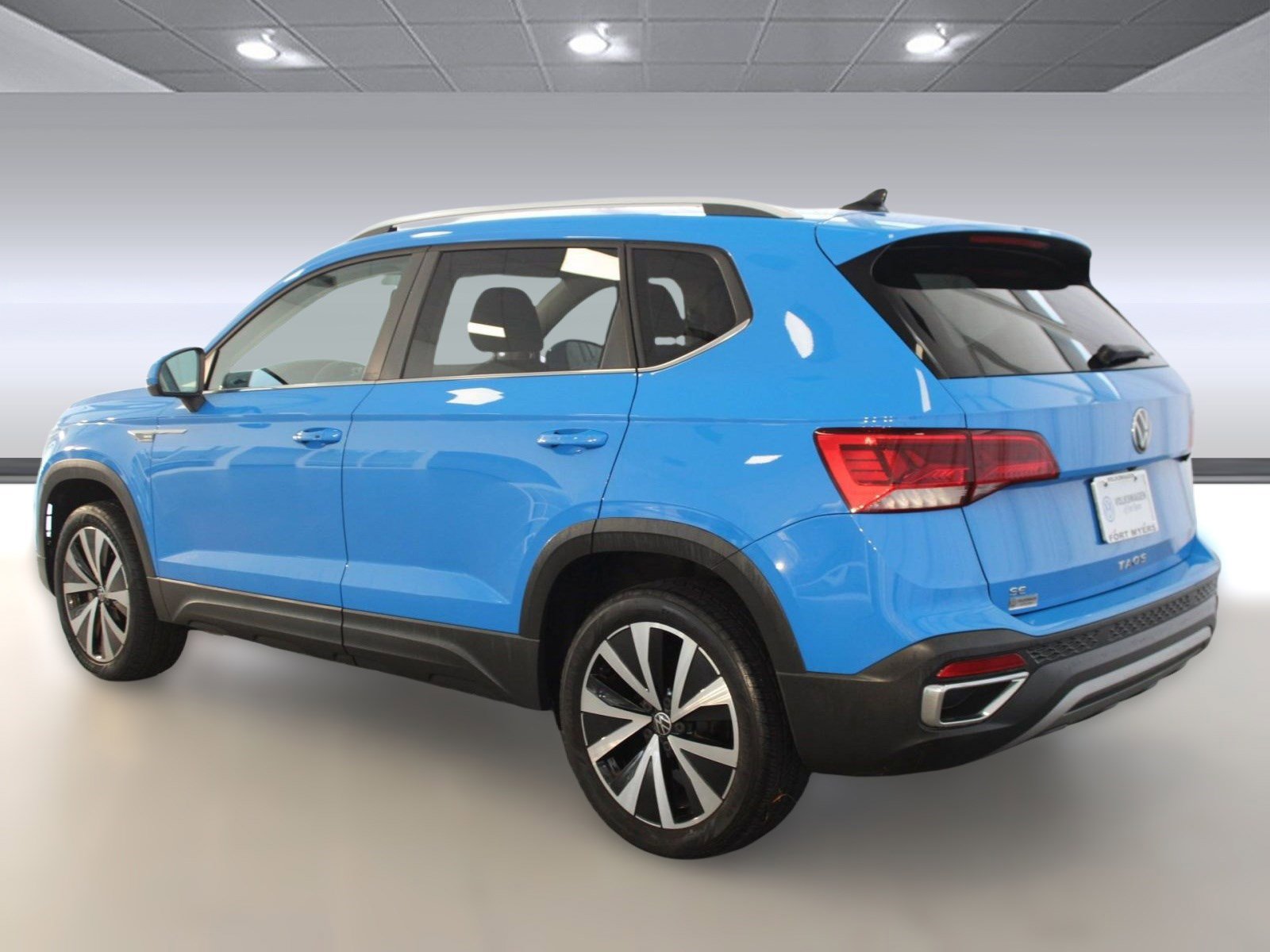 2022 Volkswagen Taos SE photo 3