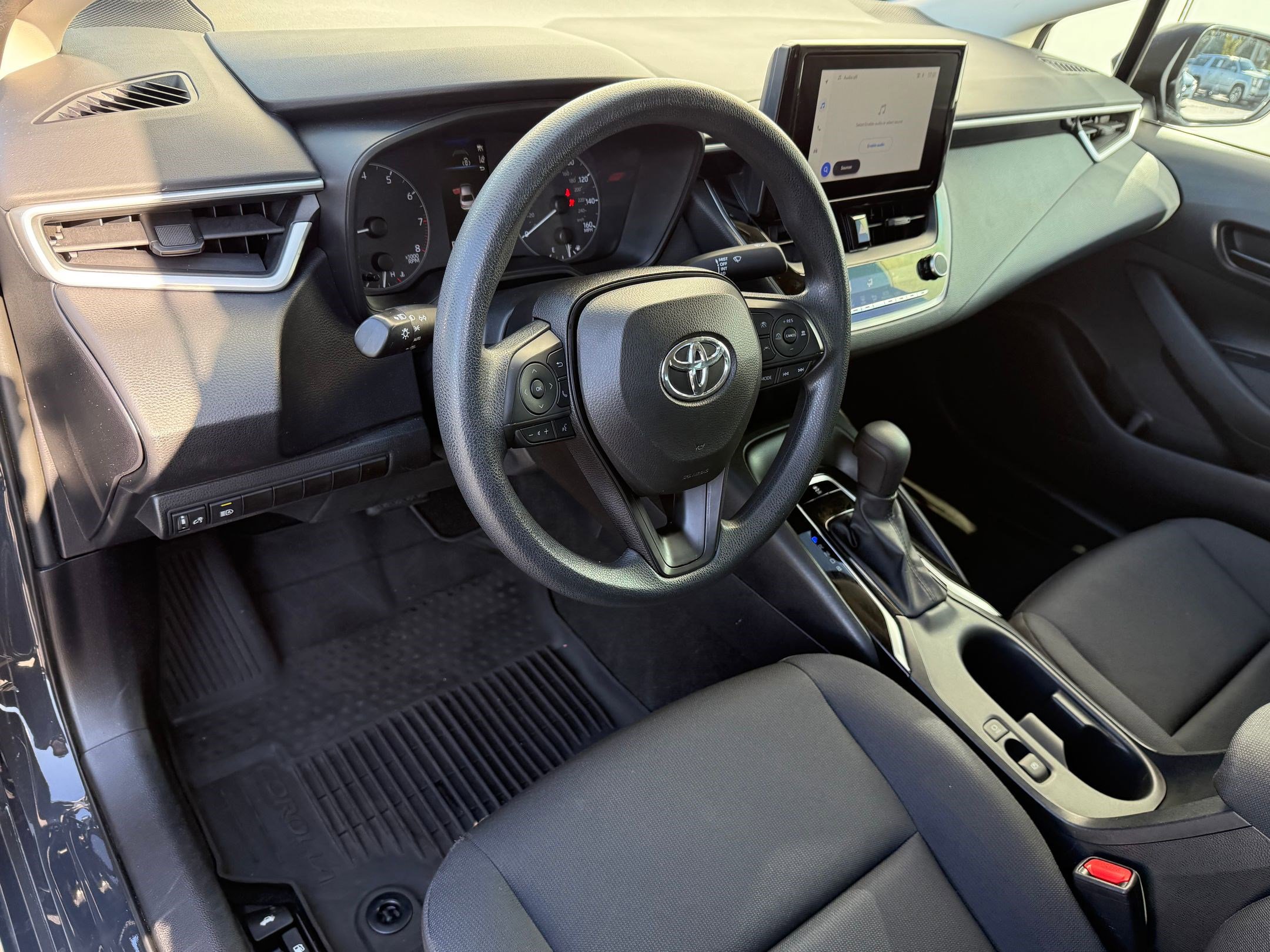 2023 Toyota Corolla LE photo 4