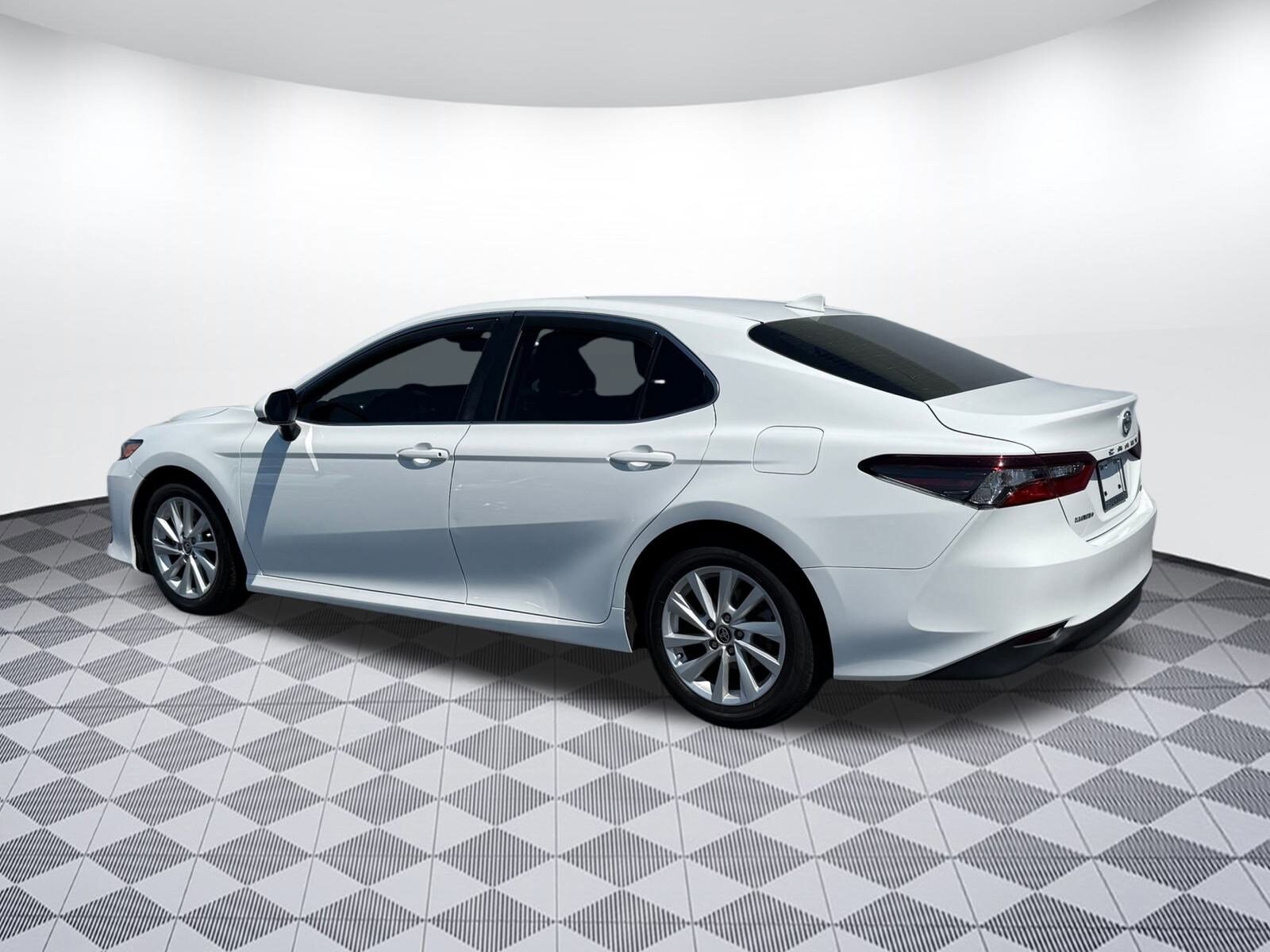 2023 Toyota Camry LE photo 3