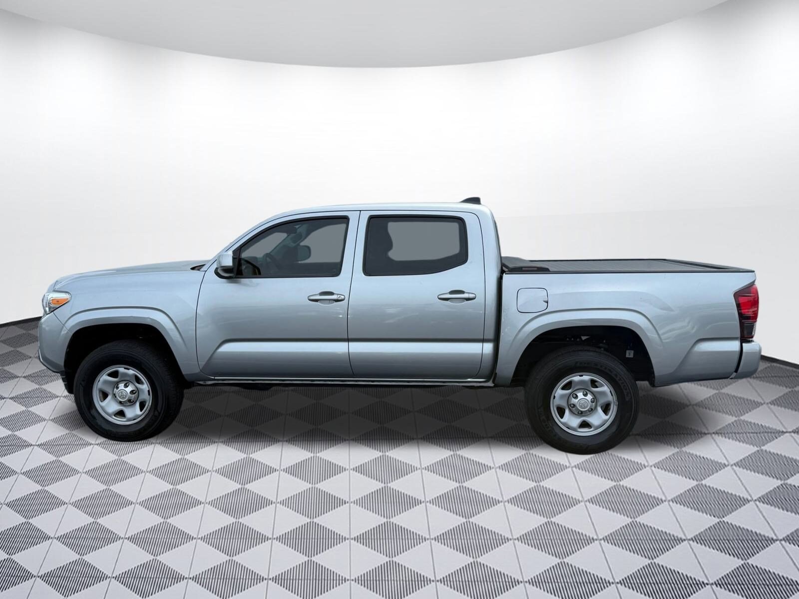 2023 Toyota Tacoma SR Double Cab V6 photo 2